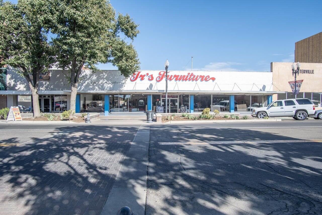 40 N Main St, Porterville, CA 93257