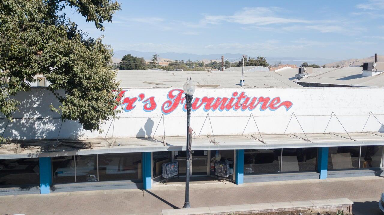 40 N Main St, Porterville, CA 93257