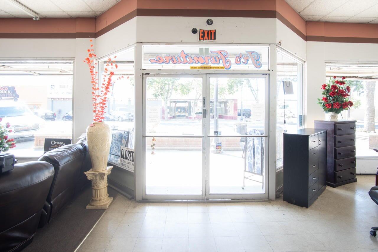 40 N Main St, Porterville, CA 93257