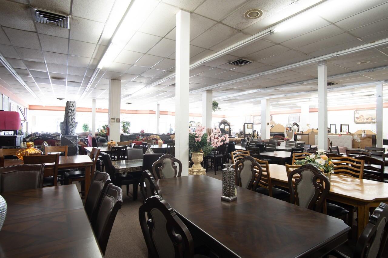 40 N Main St, Porterville, CA 93257