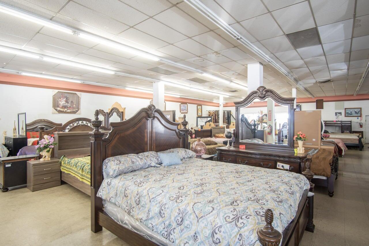 40 N Main St, Porterville, CA 93257