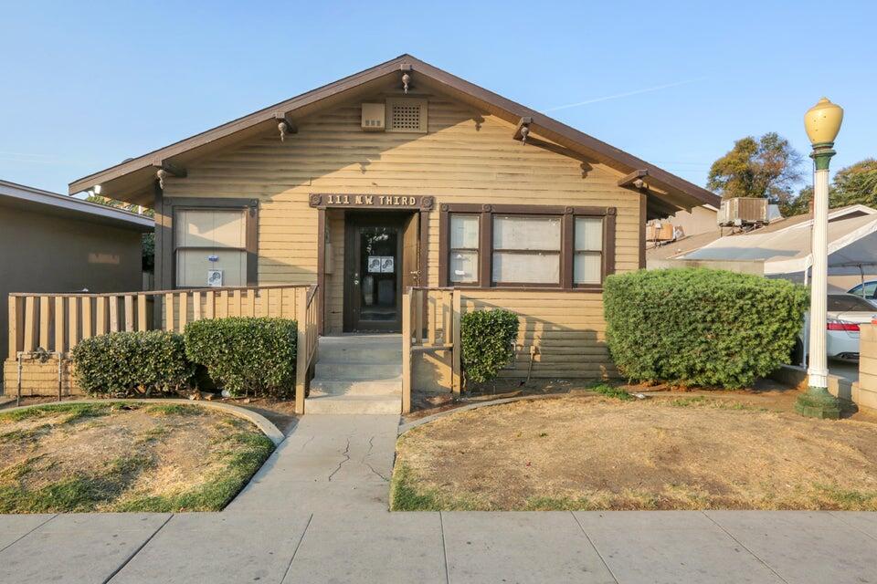 111 NW 3rd Ave, Visalia, CA 93291