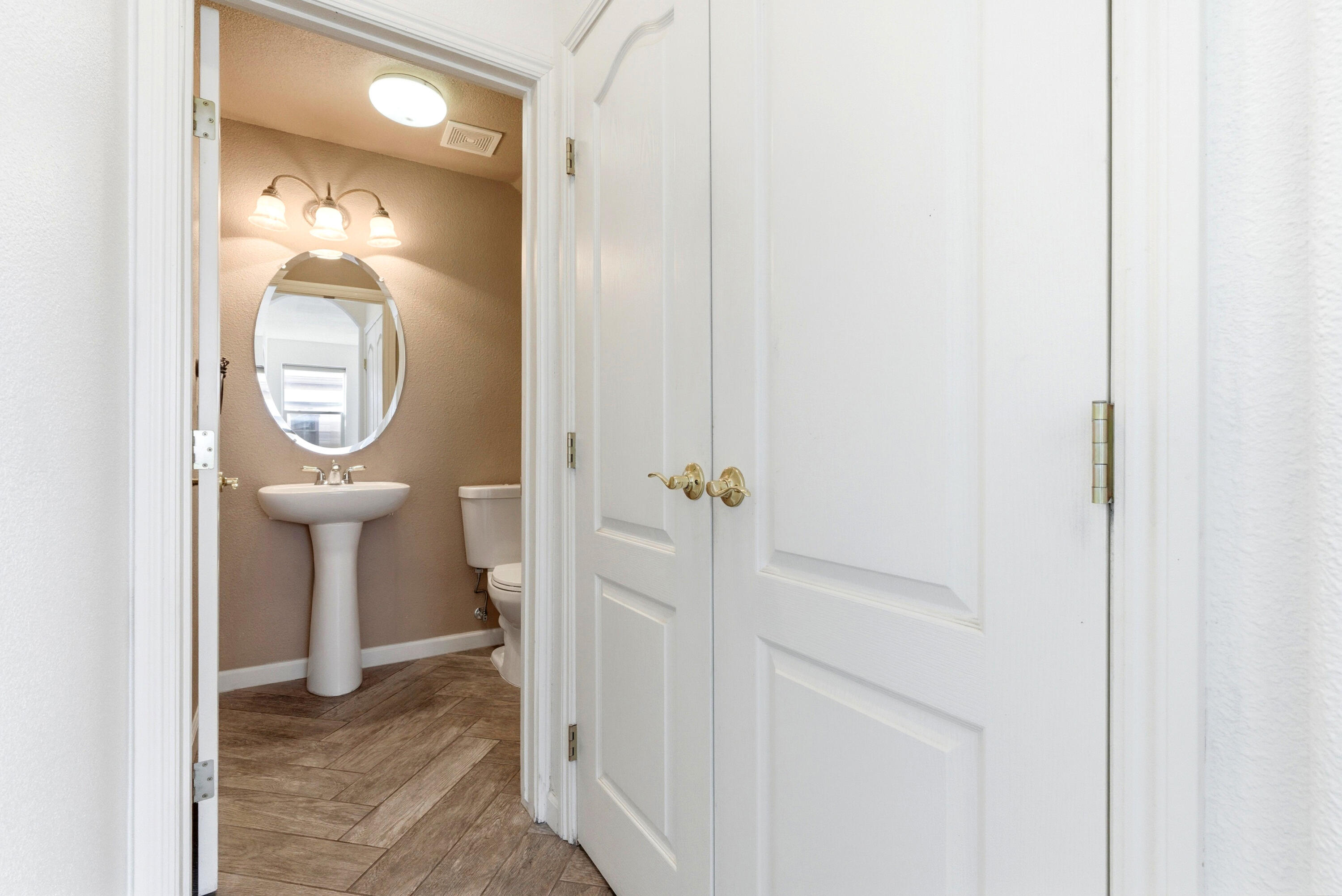 2671 Lakeridge Ave, Tulare, CA 93274