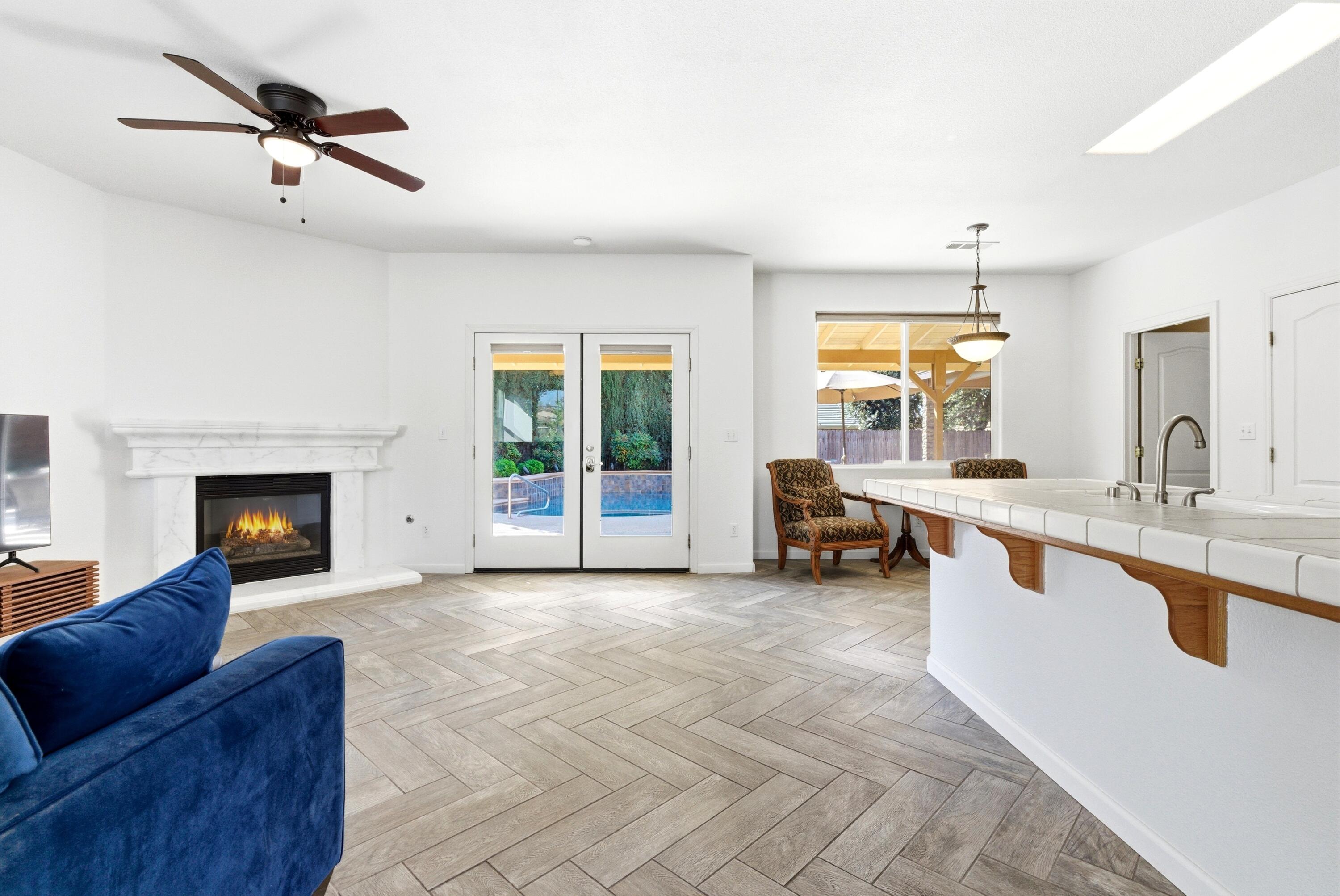 2671 Lakeridge Ave, Tulare, CA 93274