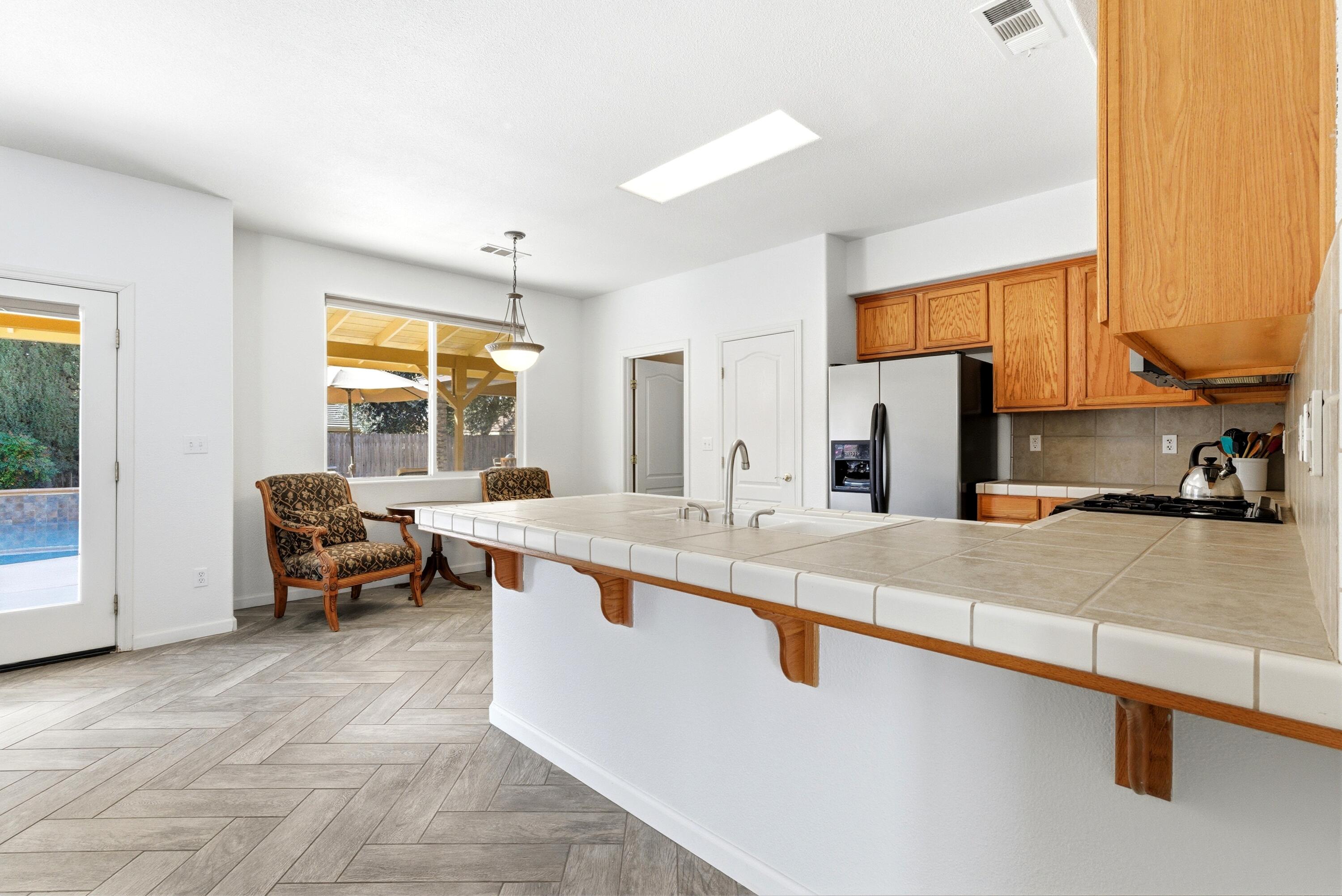 2671 Lakeridge Ave, Tulare, CA 93274