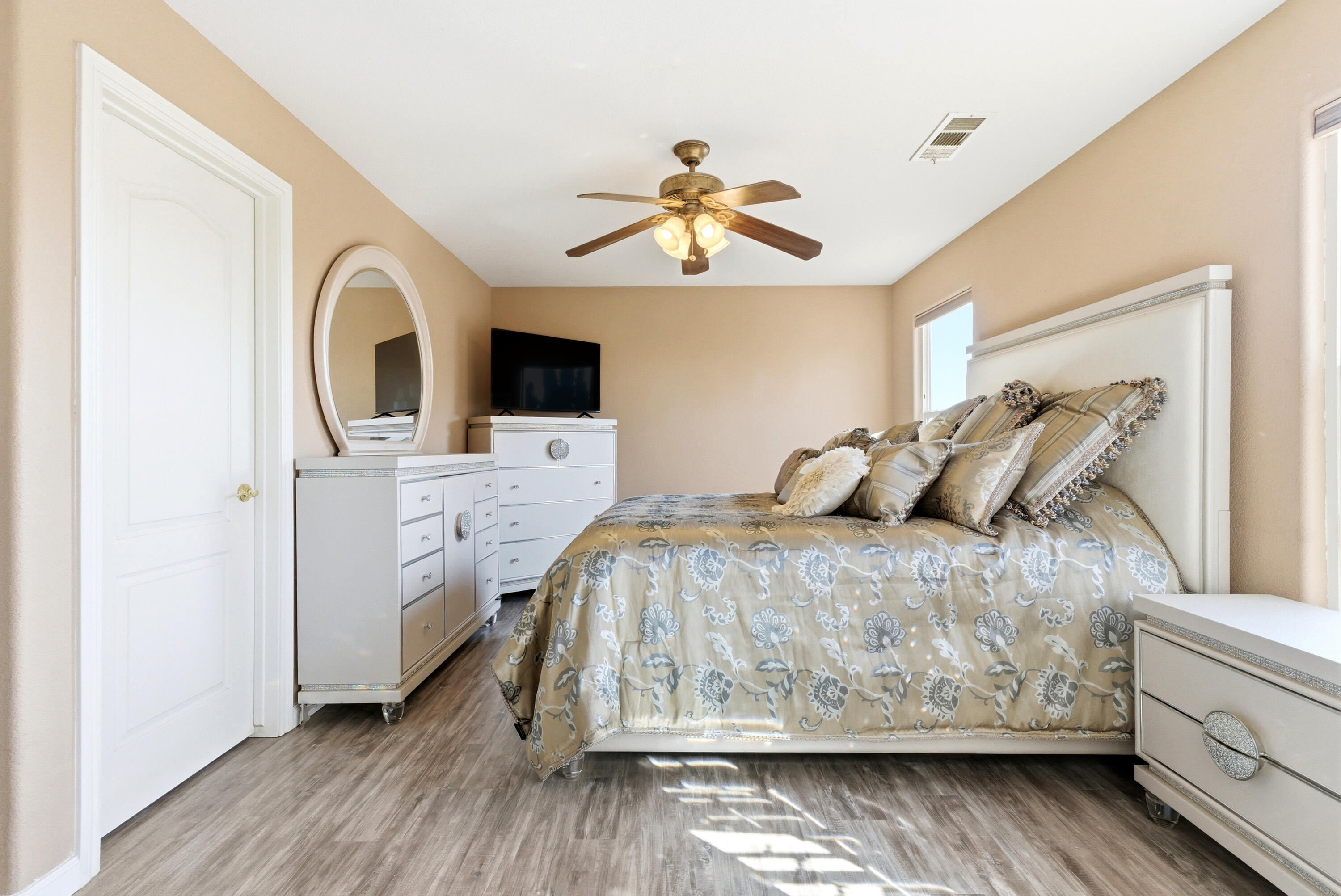 2671 Lakeridge Ave, Tulare, CA 93274