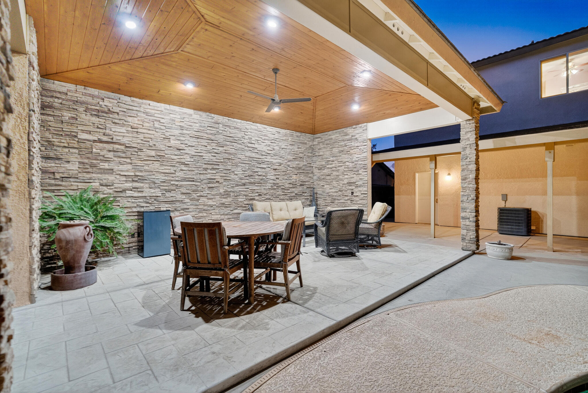 2671 Lakeridge Ave, Tulare, CA 93274