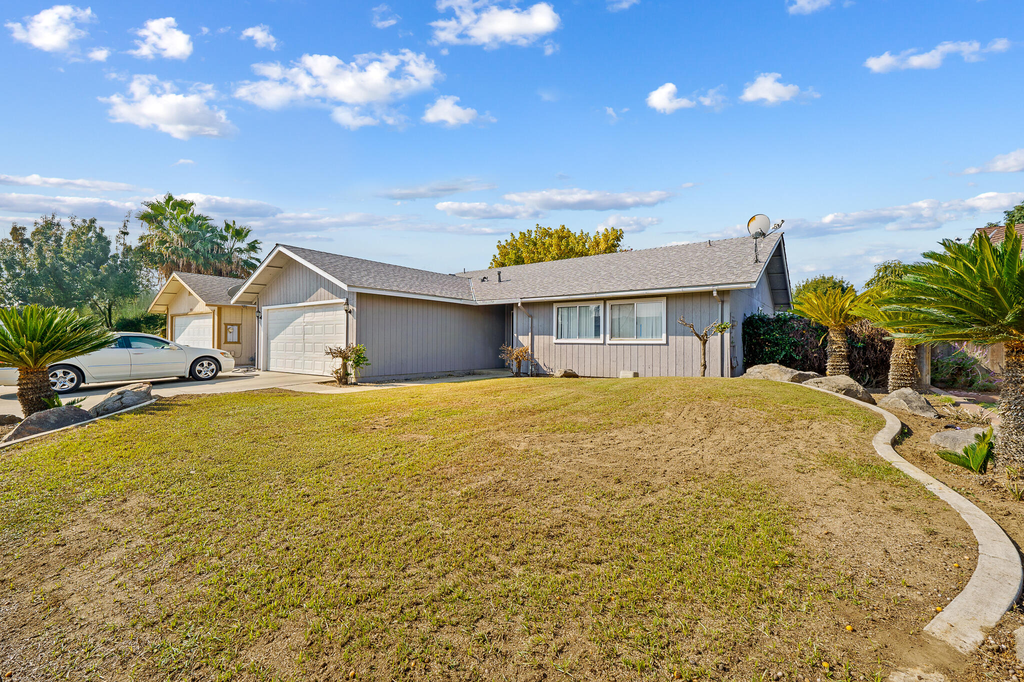 1041 Greenfield Dr, Porterville, CA 93257