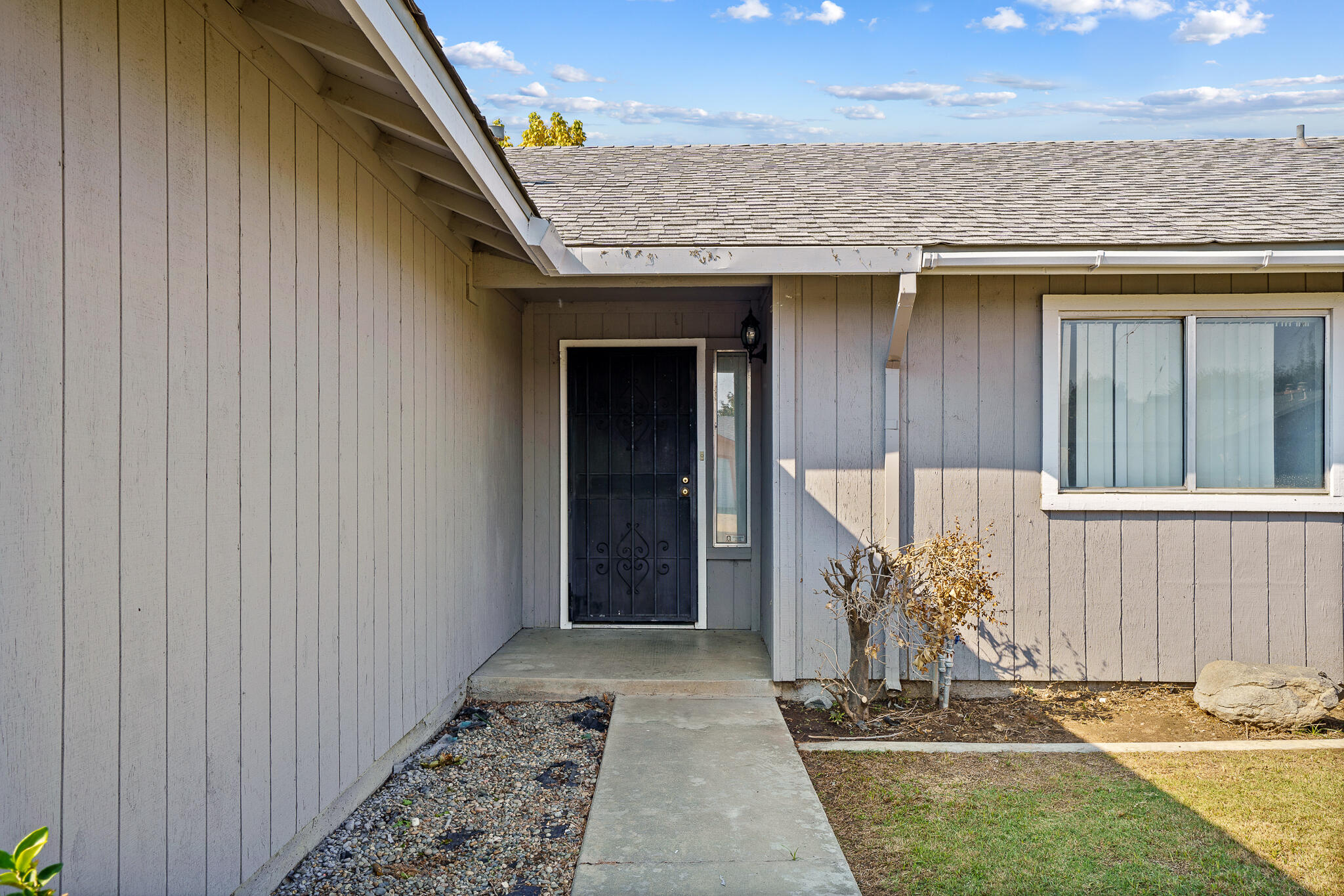 1041 Greenfield Dr, Porterville, CA 93257