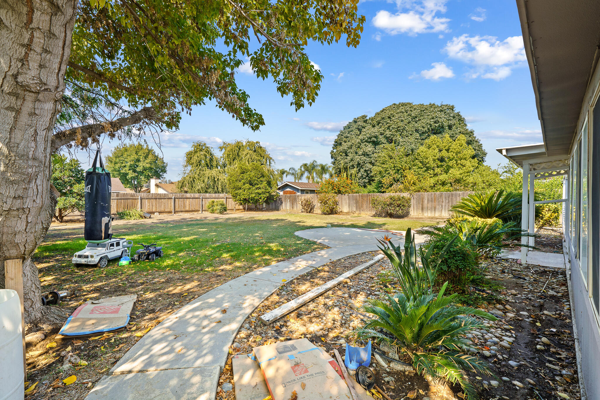 1041 Greenfield Dr, Porterville, CA 93257