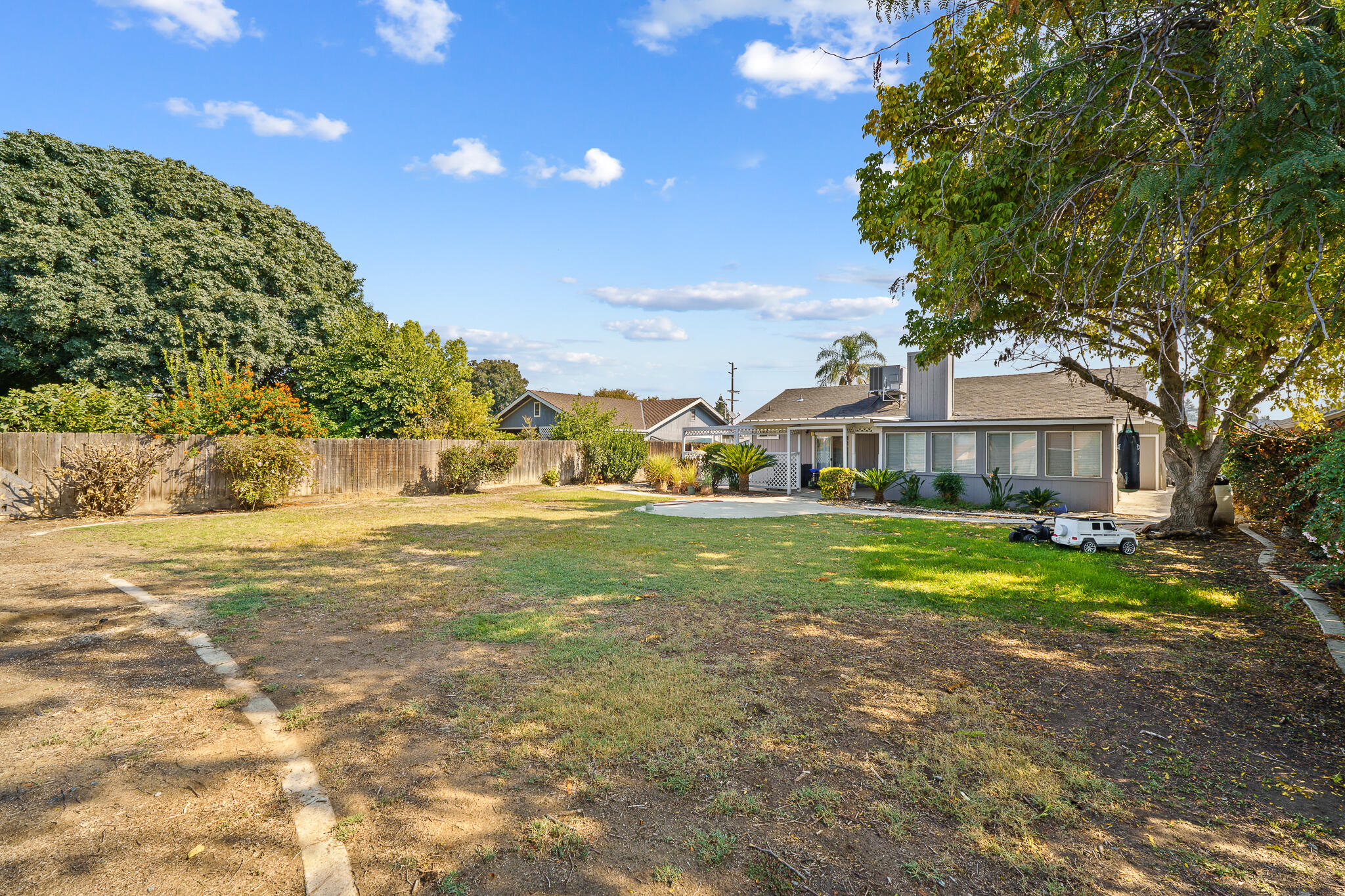 1041 Greenfield Dr, Porterville, CA 93257