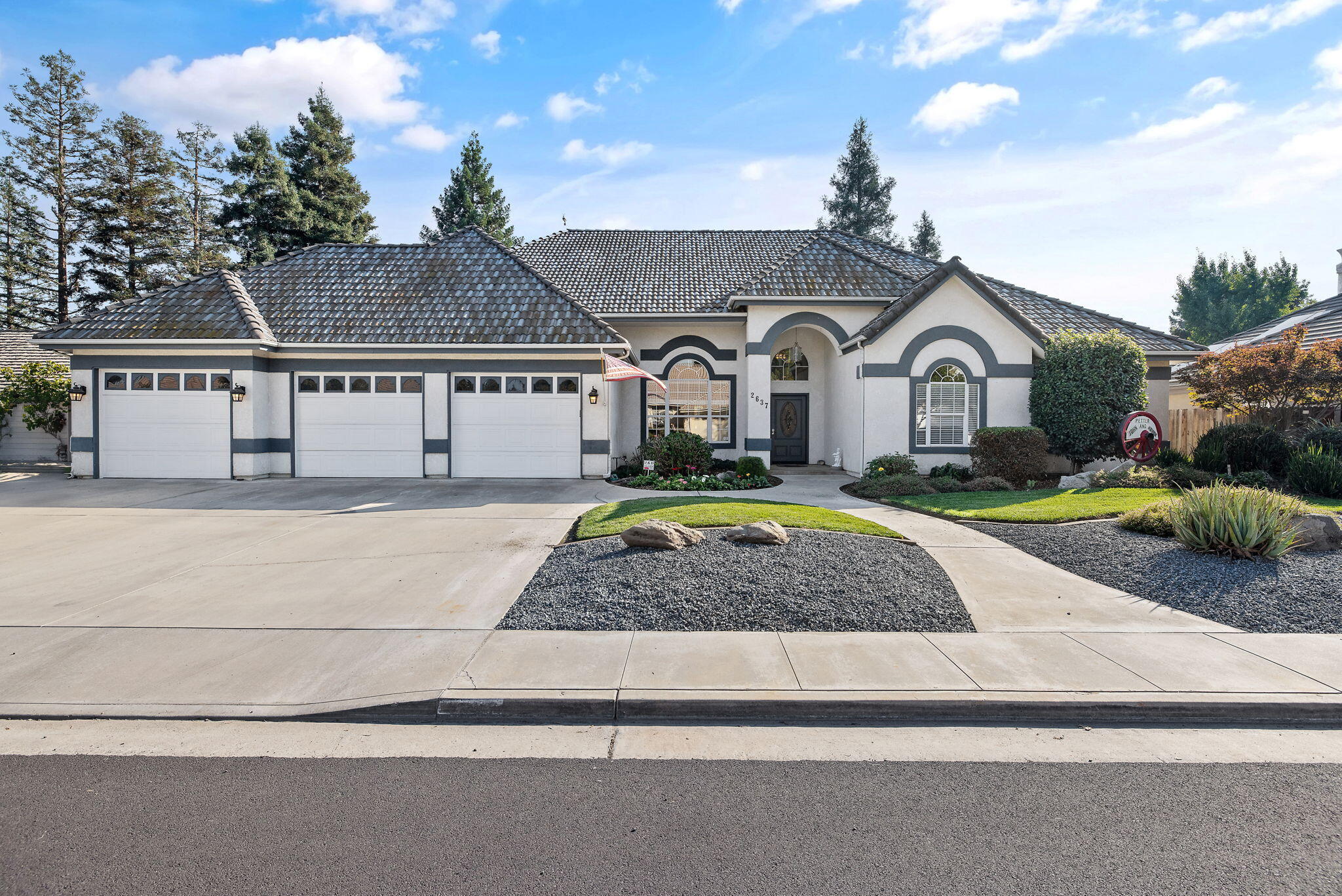 2637 E Laura Ct, Visalia, CA 93292