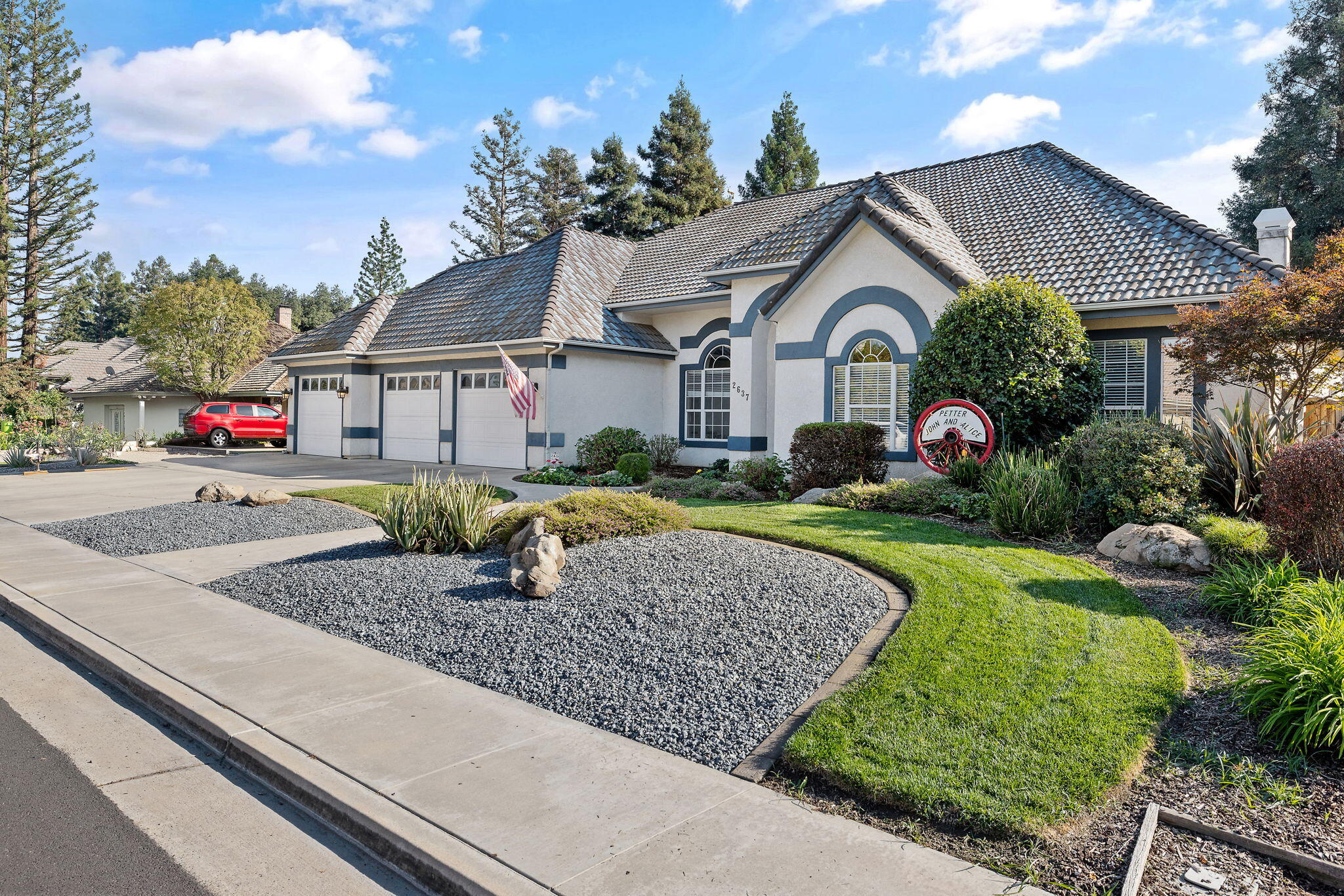 2637 E Laura Ct, Visalia, CA 93292