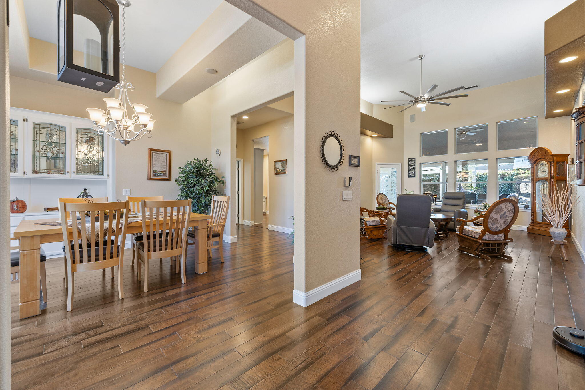 2637 E Laura Ct, Visalia, CA 93292