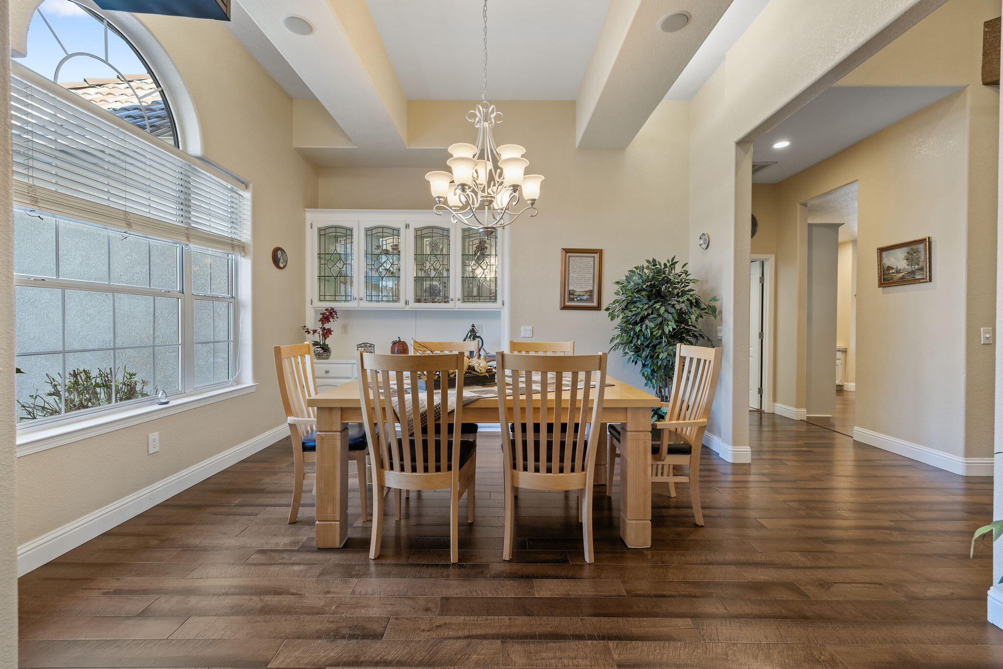 2637 E Laura Ct, Visalia, CA 93292