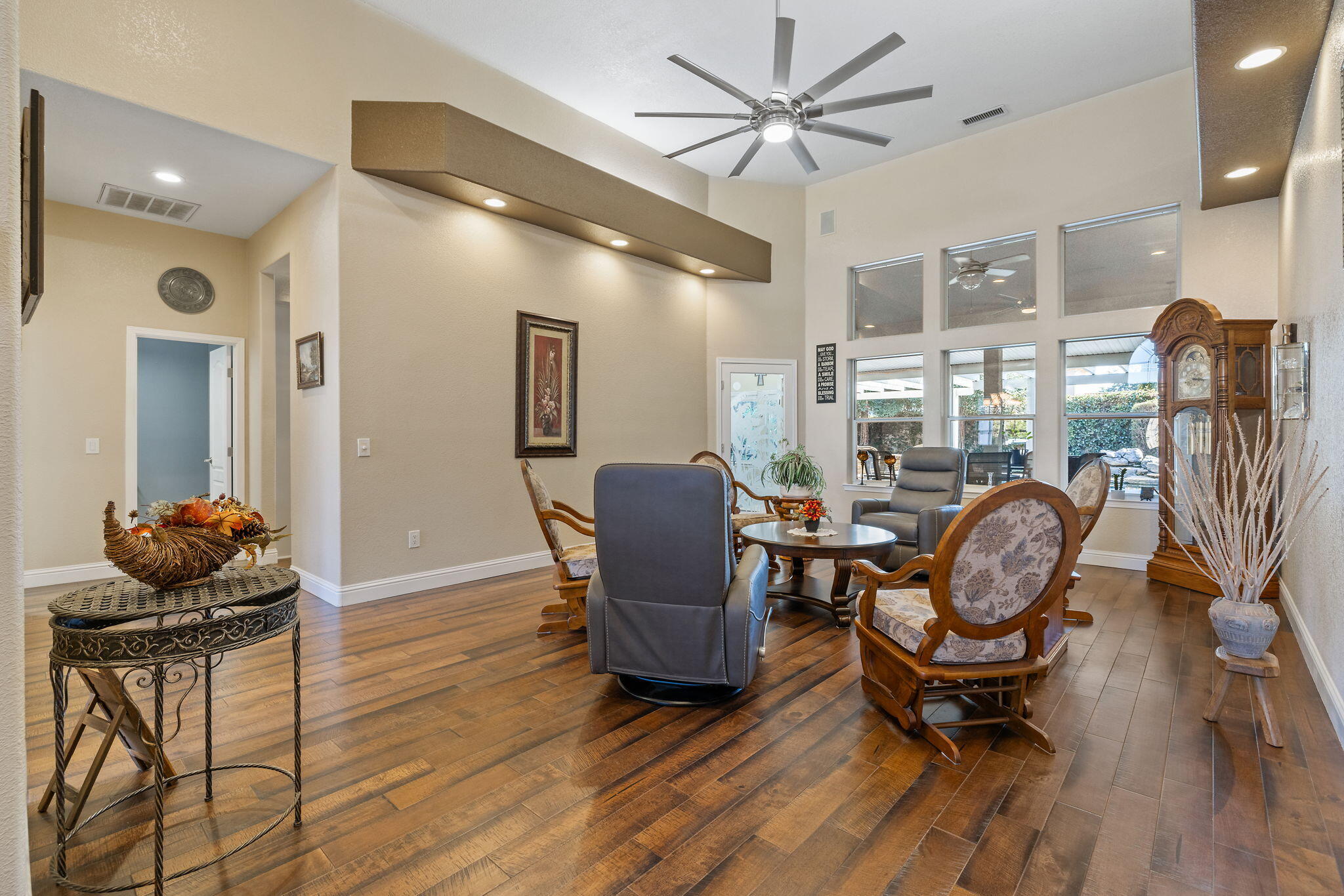 2637 E Laura Ct, Visalia, CA 93292