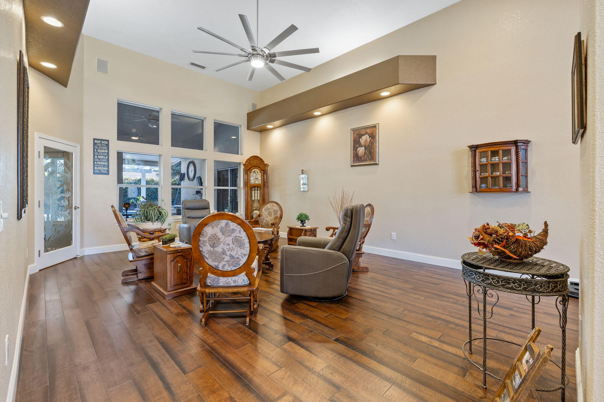 2637 E Laura Ct, Visalia, CA 93292