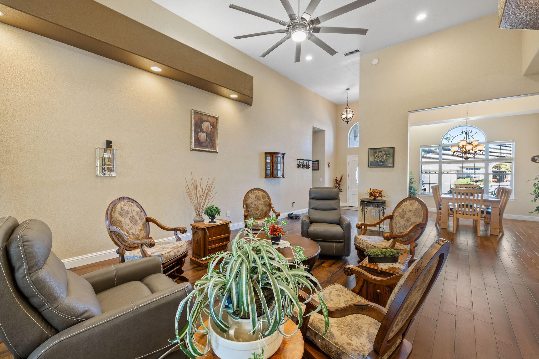 2637 E Laura Ct, Visalia, CA 93292