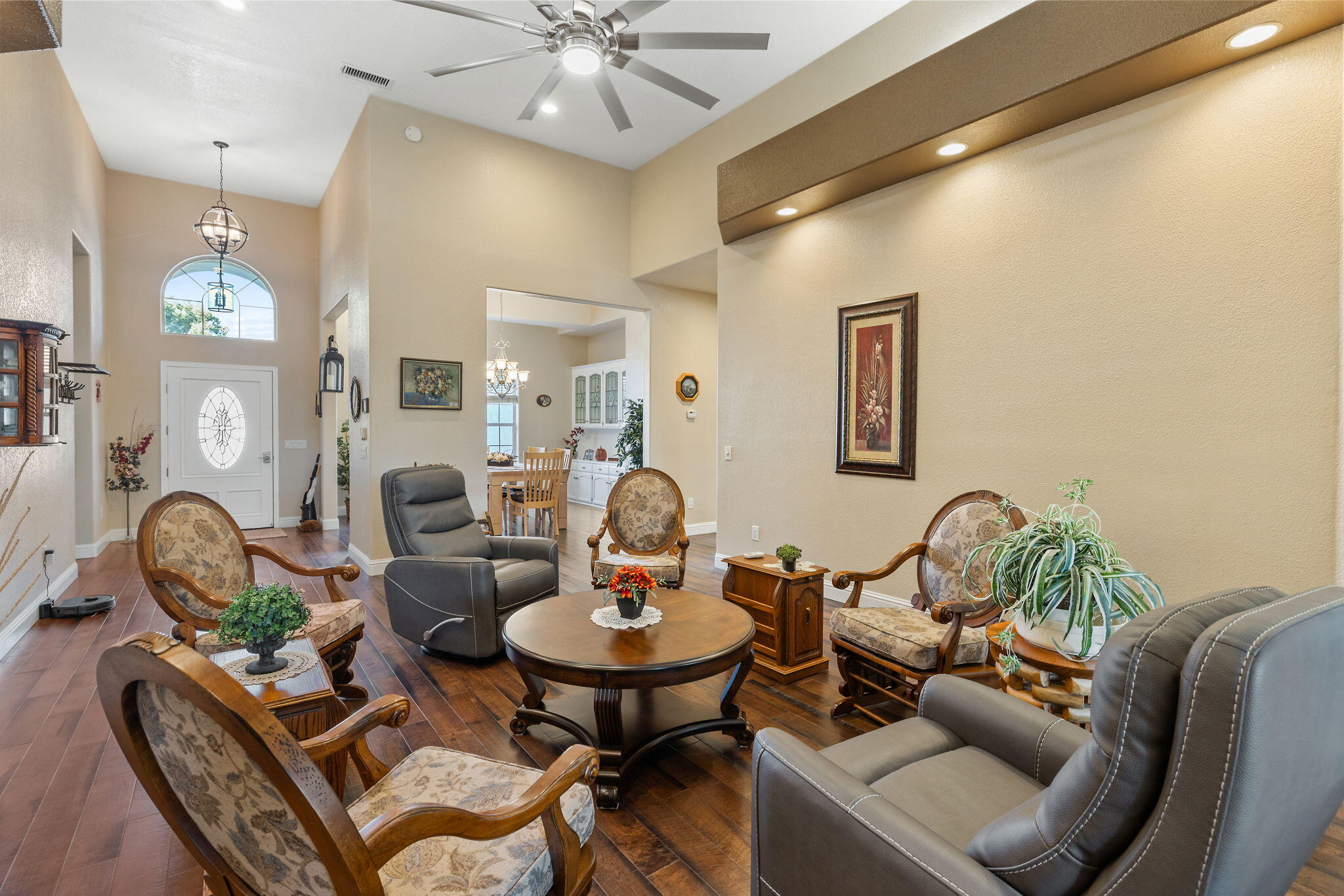 2637 E Laura Ct, Visalia, CA 93292