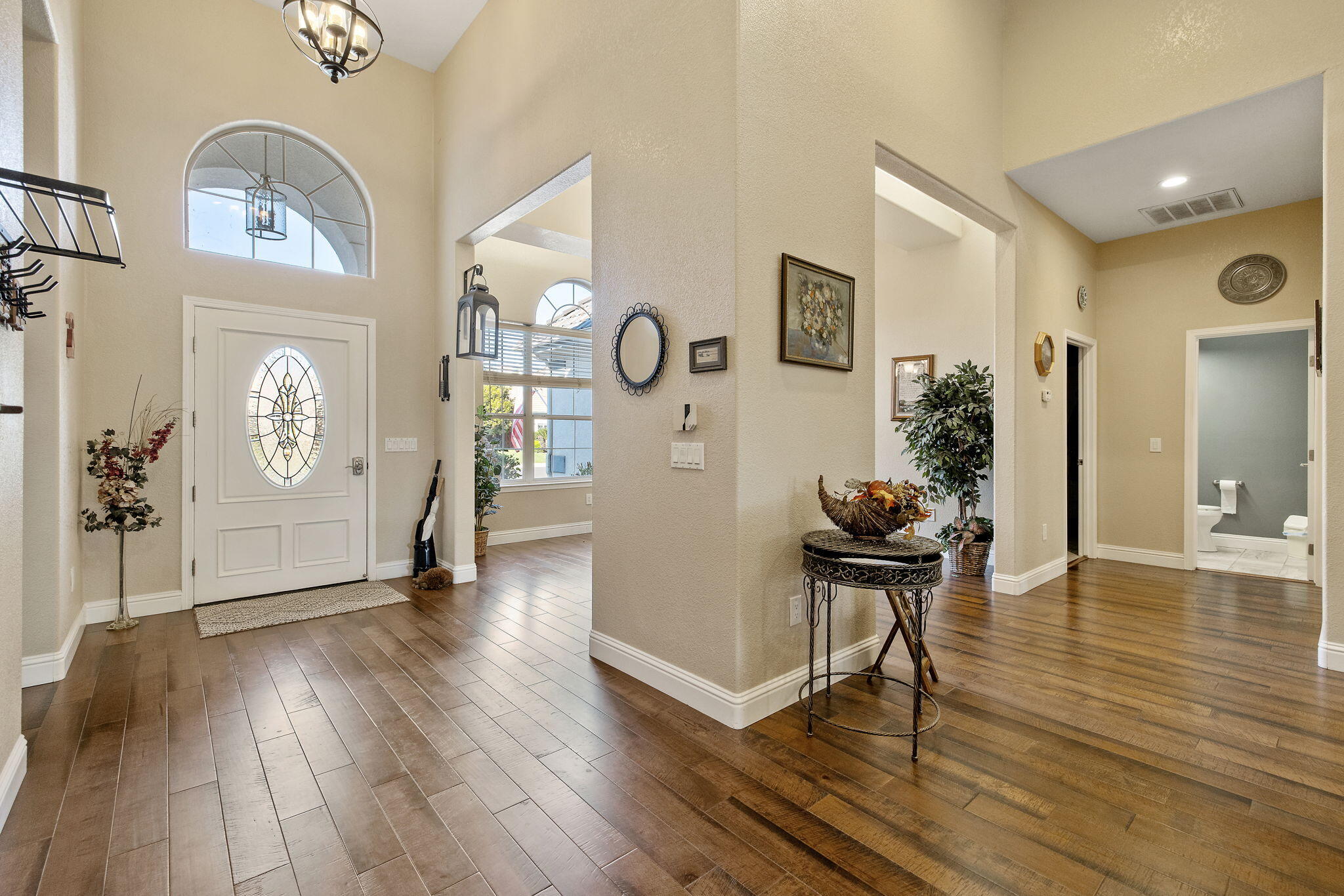 2637 E Laura Ct, Visalia, CA 93292