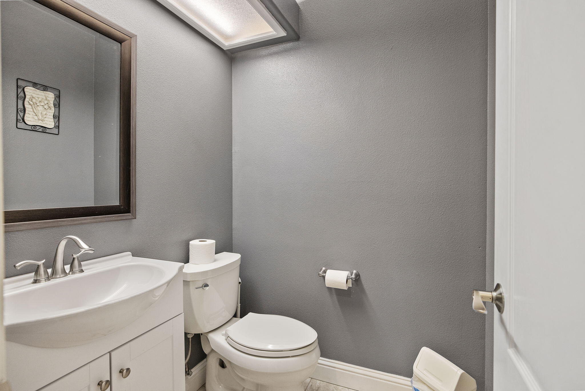 2637 E Laura Ct, Visalia, CA 93292