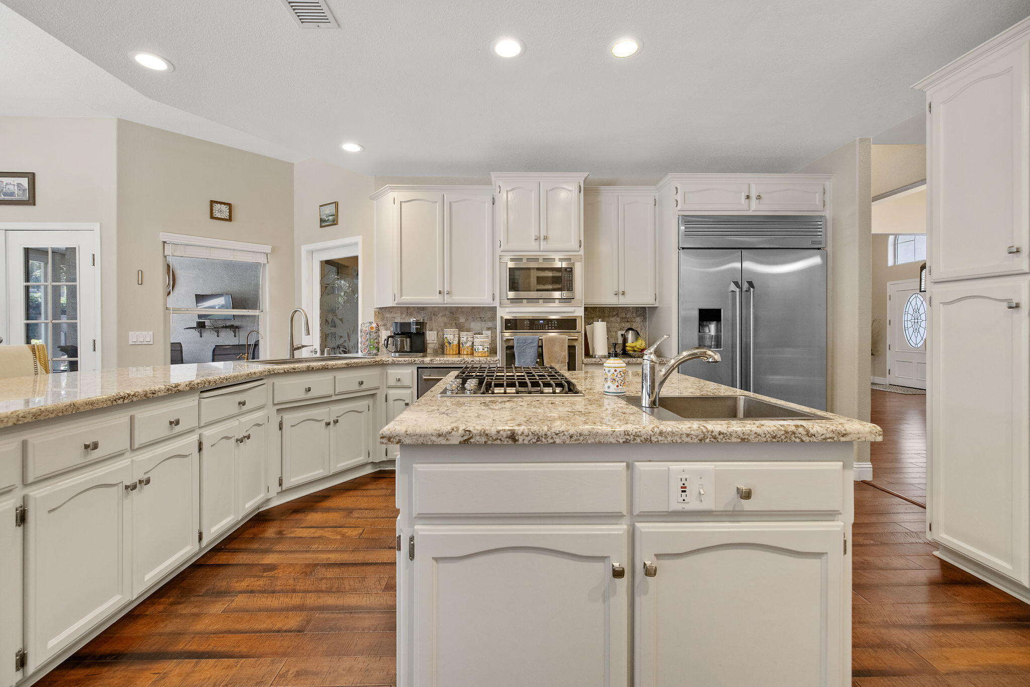 2637 E Laura Ct, Visalia, CA 93292