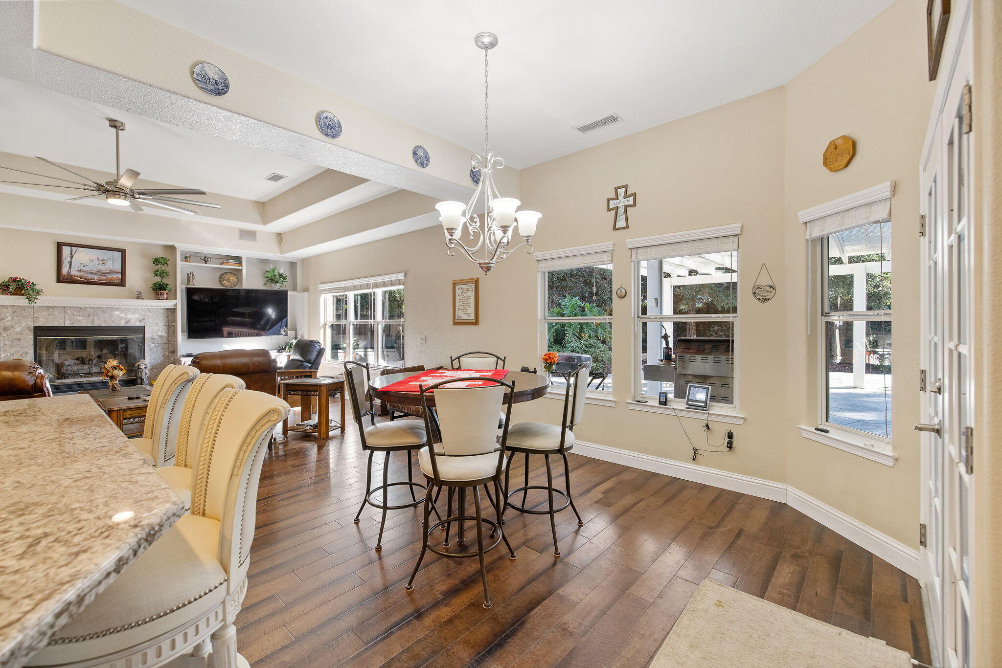 2637 E Laura Ct, Visalia, CA 93292