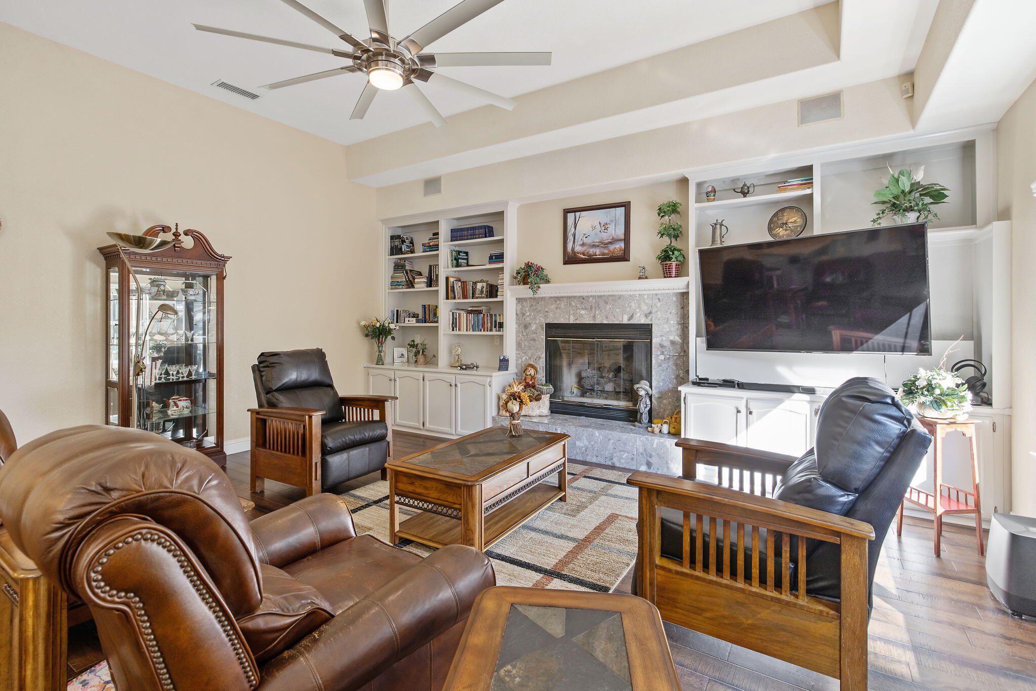 2637 E Laura Ct, Visalia, CA 93292