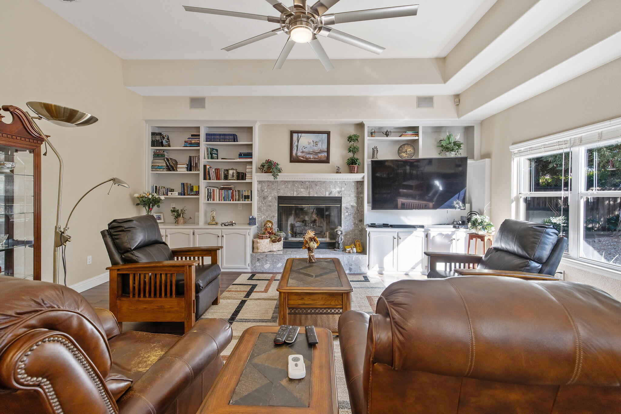 2637 E Laura Ct, Visalia, CA 93292