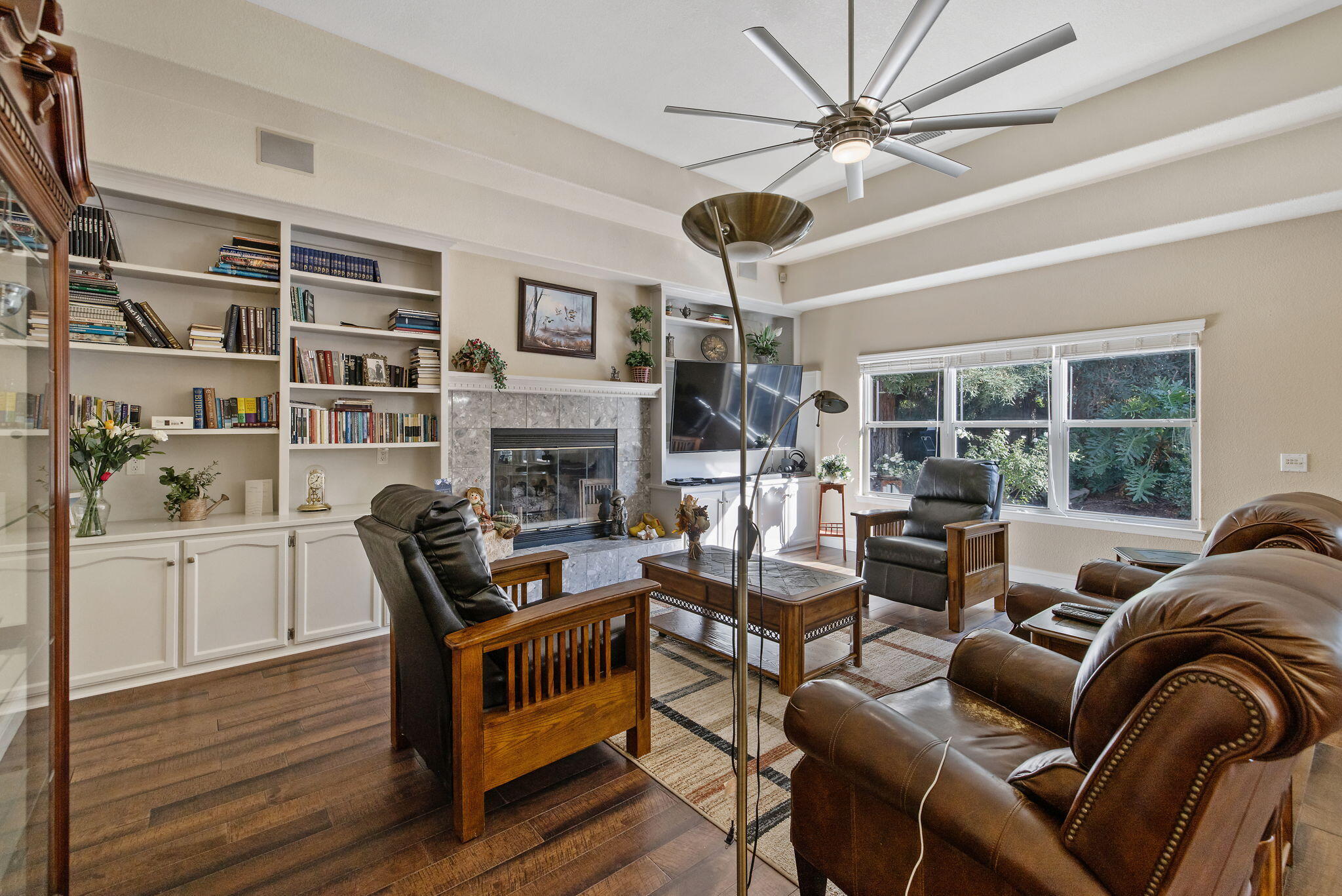 2637 E Laura Ct, Visalia, CA 93292