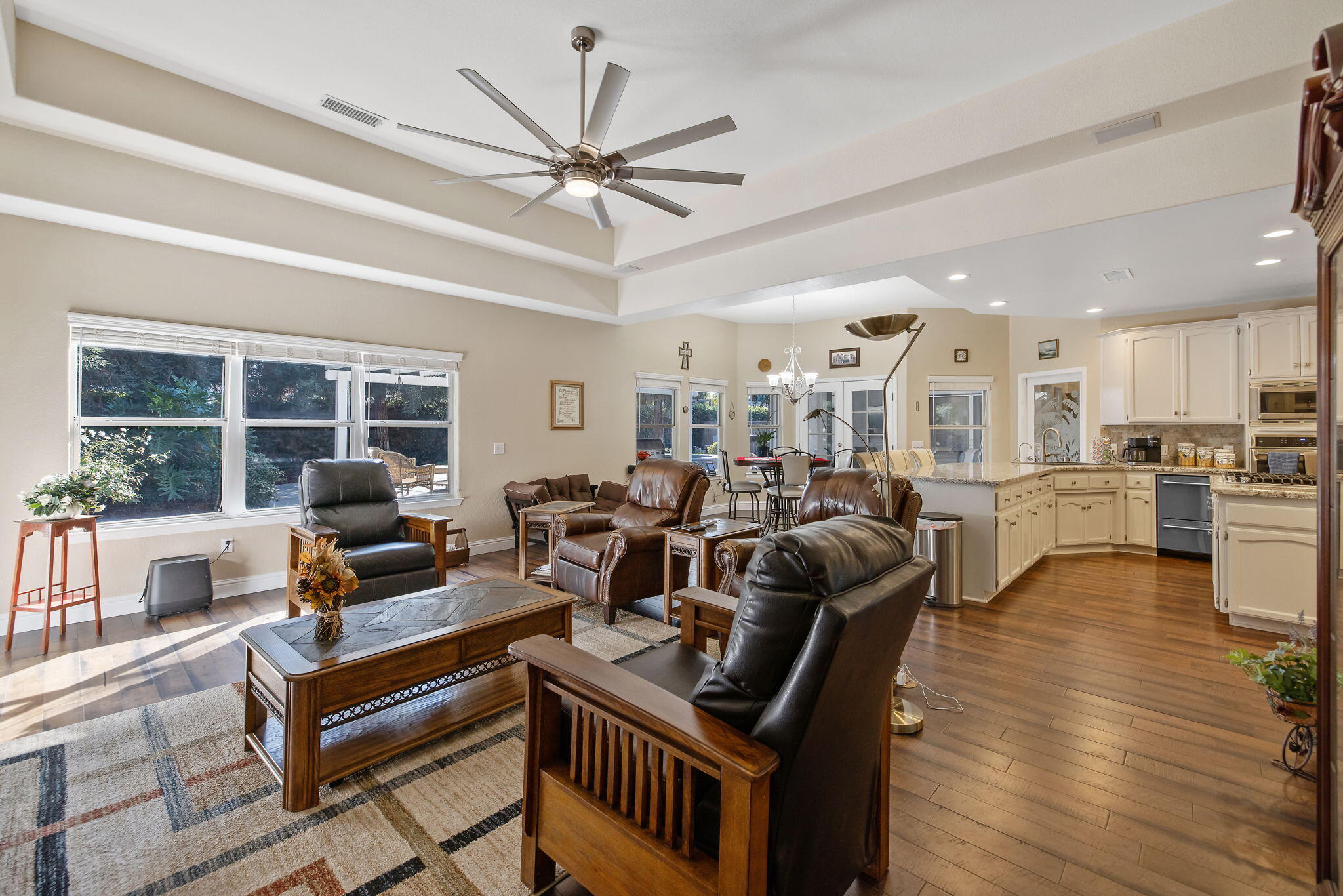 2637 E Laura Ct, Visalia, CA 93292