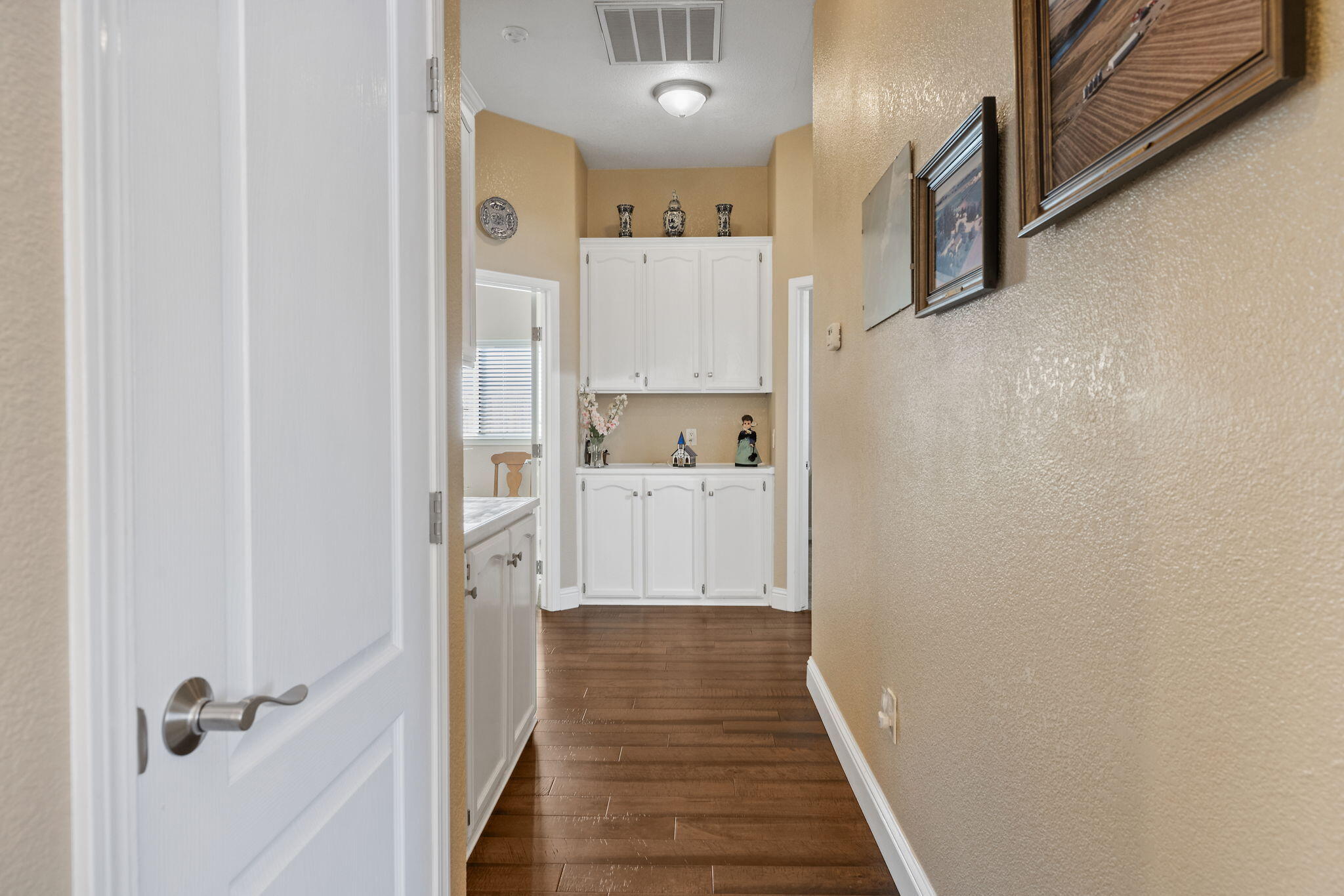 2637 E Laura Ct, Visalia, CA 93292