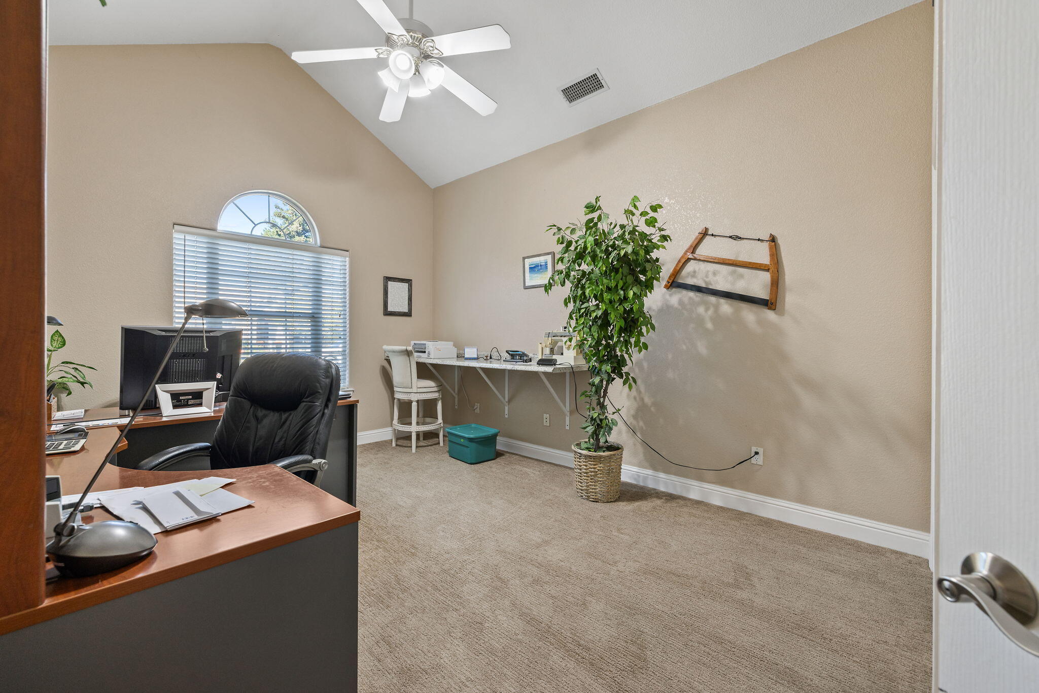 2637 E Laura Ct, Visalia, CA 93292