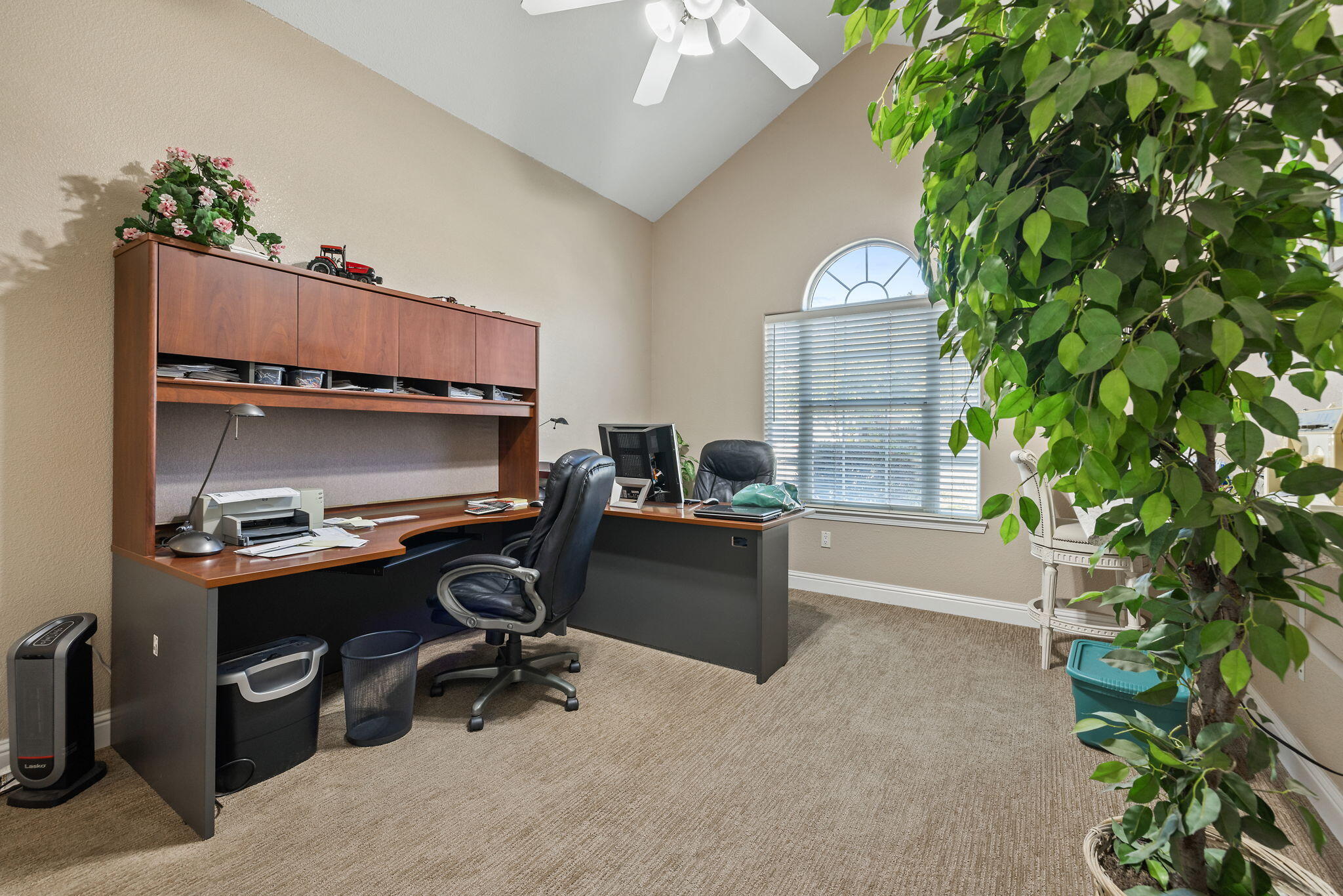 2637 E Laura Ct, Visalia, CA 93292