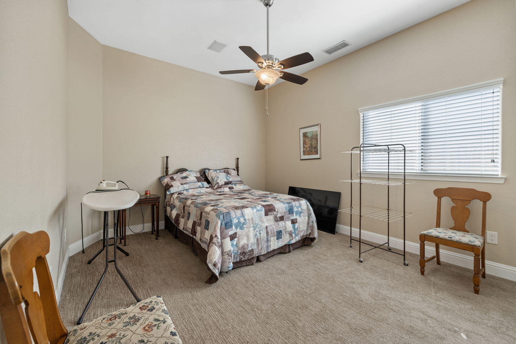 2637 E Laura Ct, Visalia, CA 93292