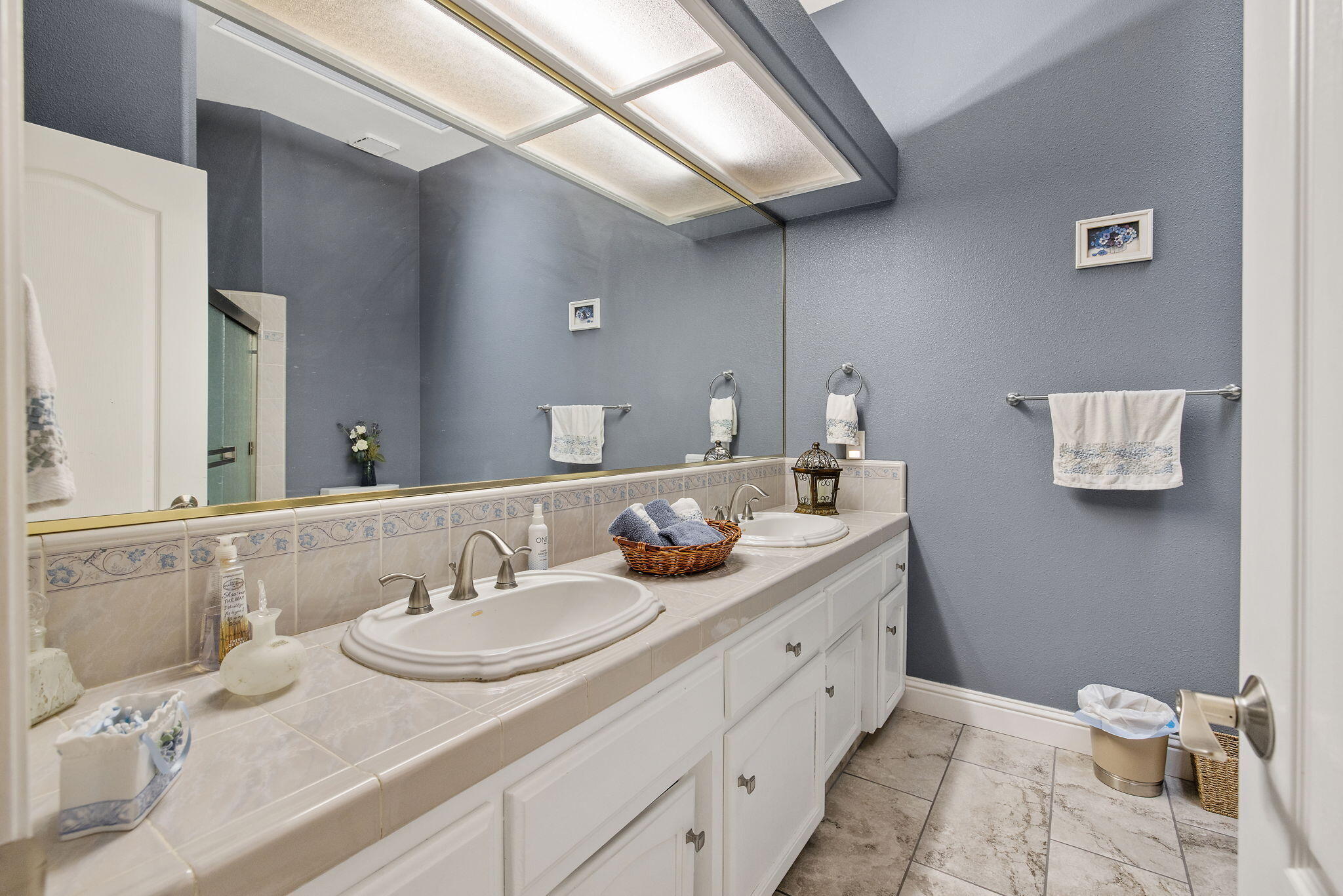 2637 E Laura Ct, Visalia, CA 93292