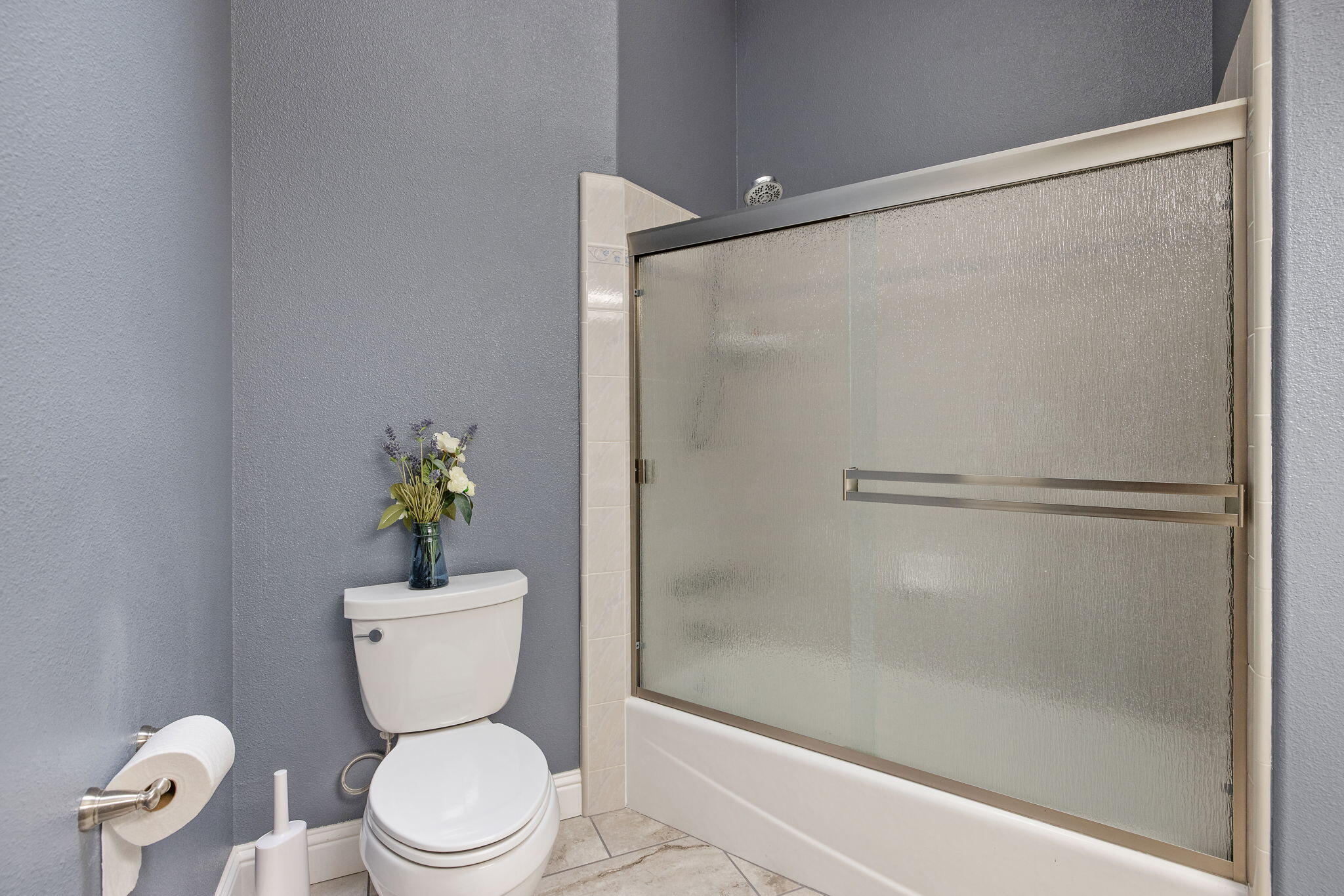 2637 E Laura Ct, Visalia, CA 93292