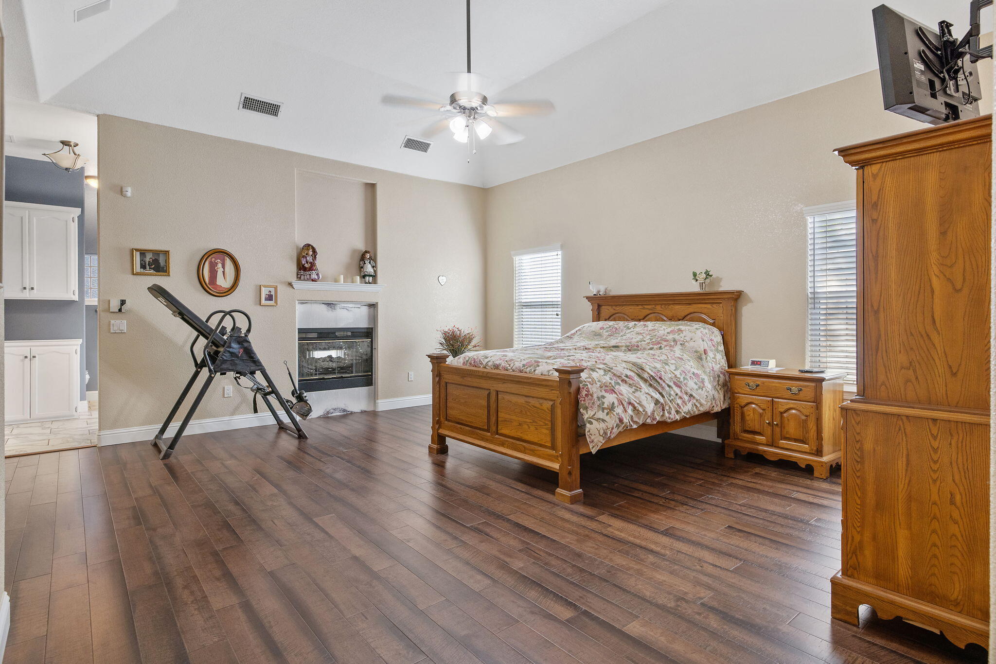 2637 E Laura Ct, Visalia, CA 93292