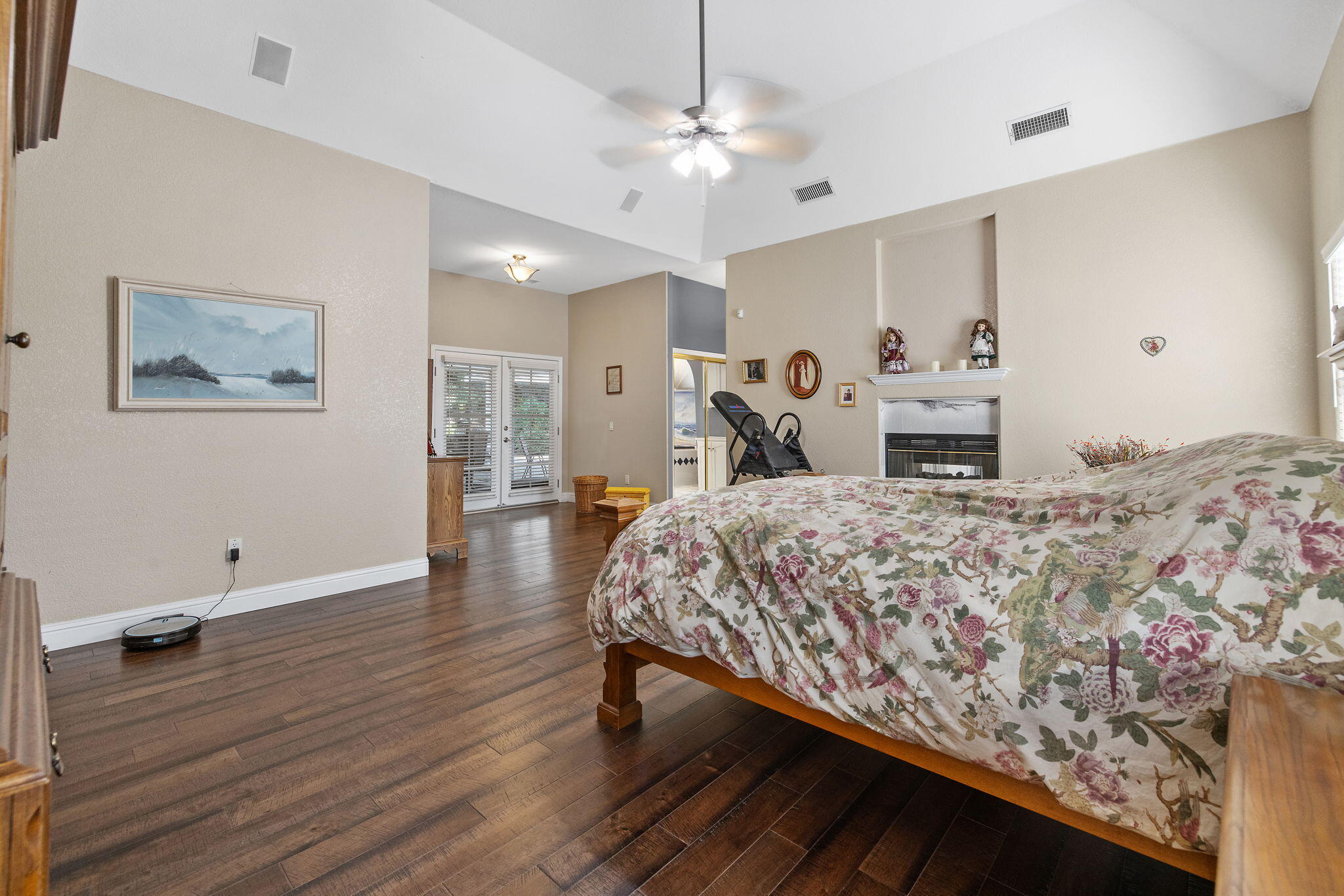 2637 E Laura Ct, Visalia, CA 93292