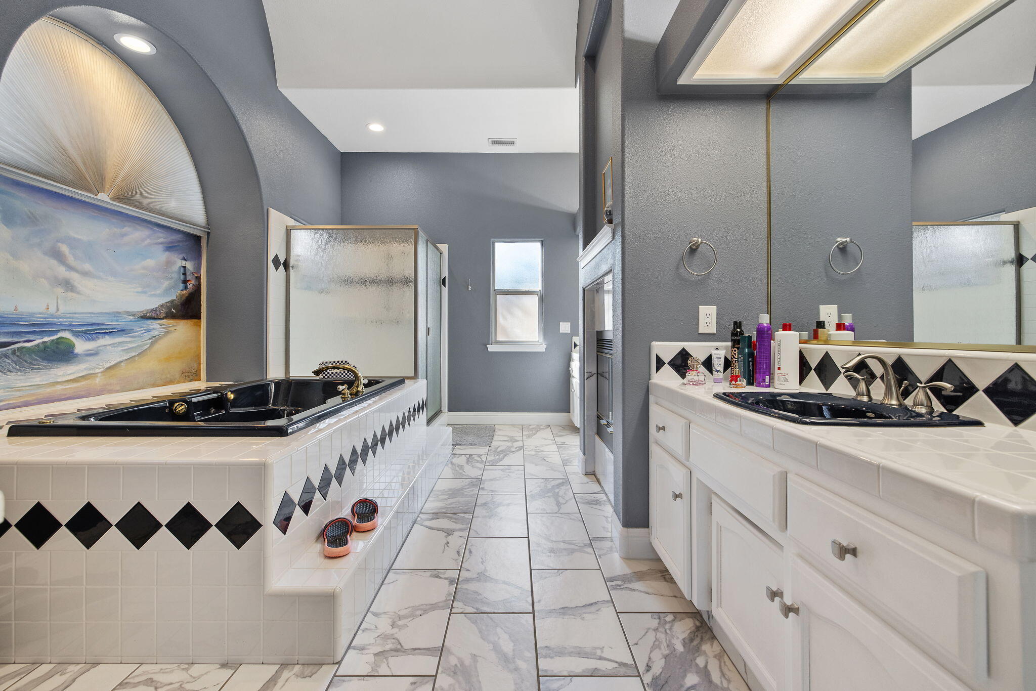 2637 E Laura Ct, Visalia, CA 93292