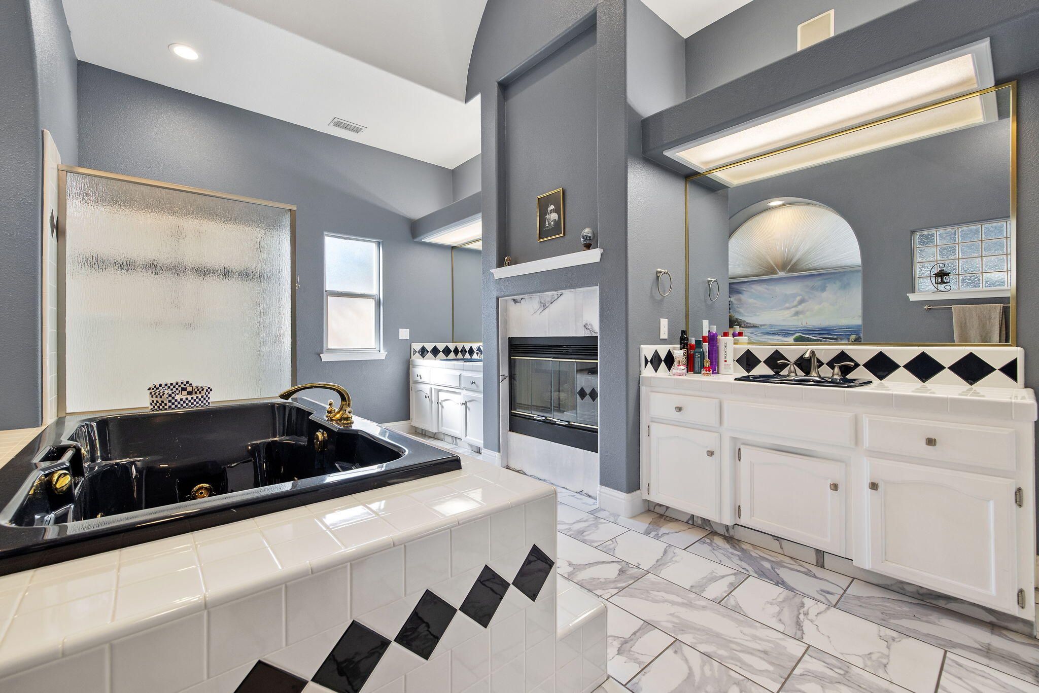 2637 E Laura Ct, Visalia, CA 93292