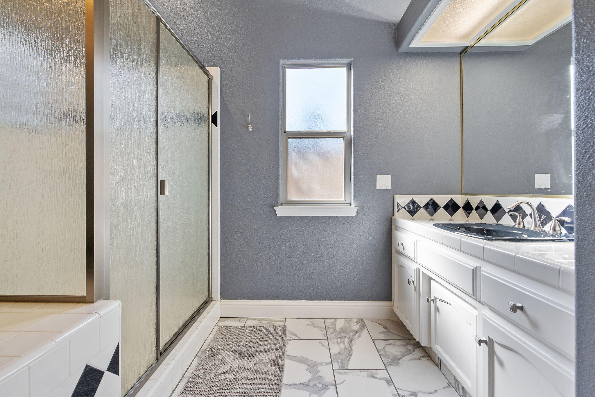 2637 E Laura Ct, Visalia, CA 93292