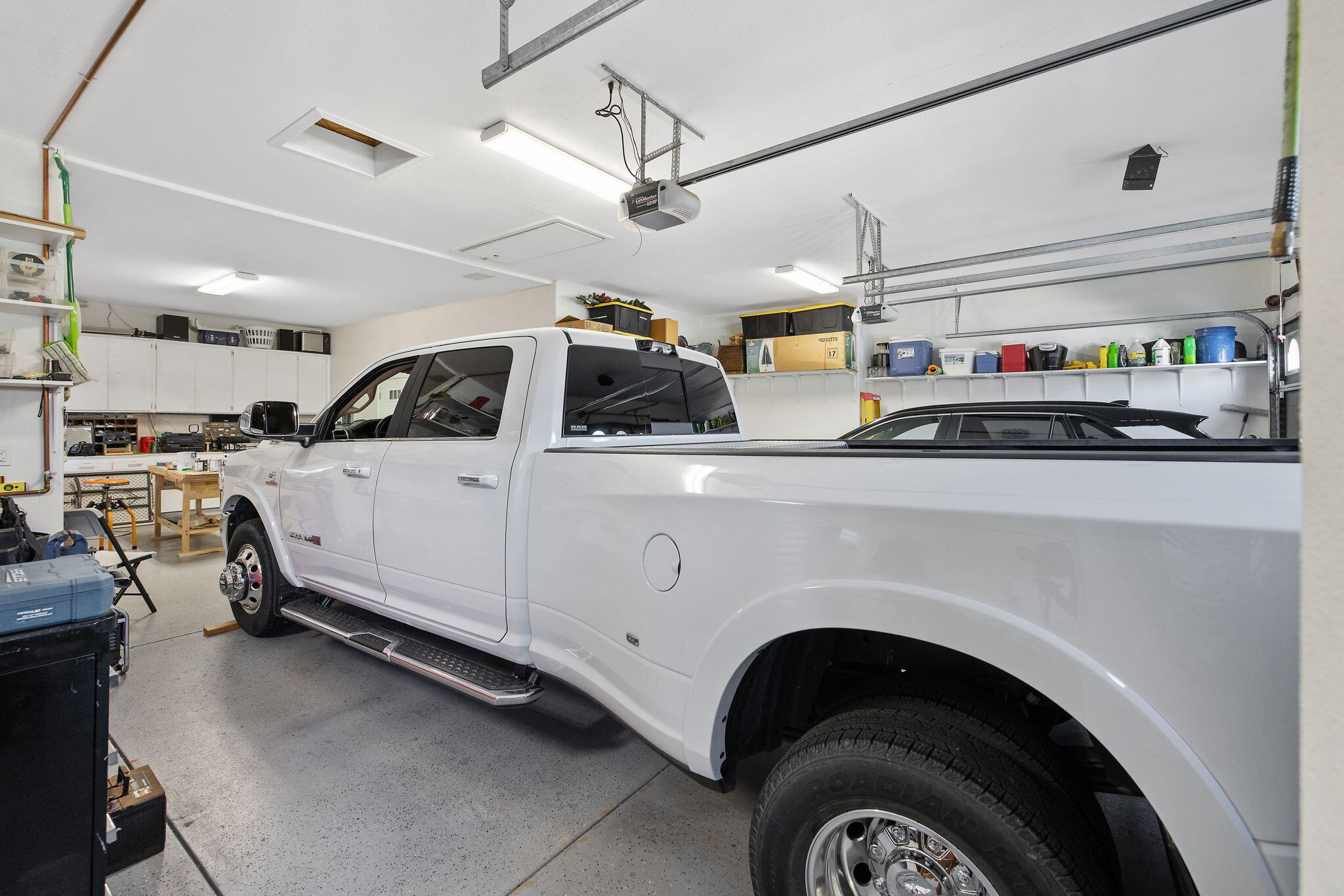 2637 E Laura Ct, Visalia, CA 93292