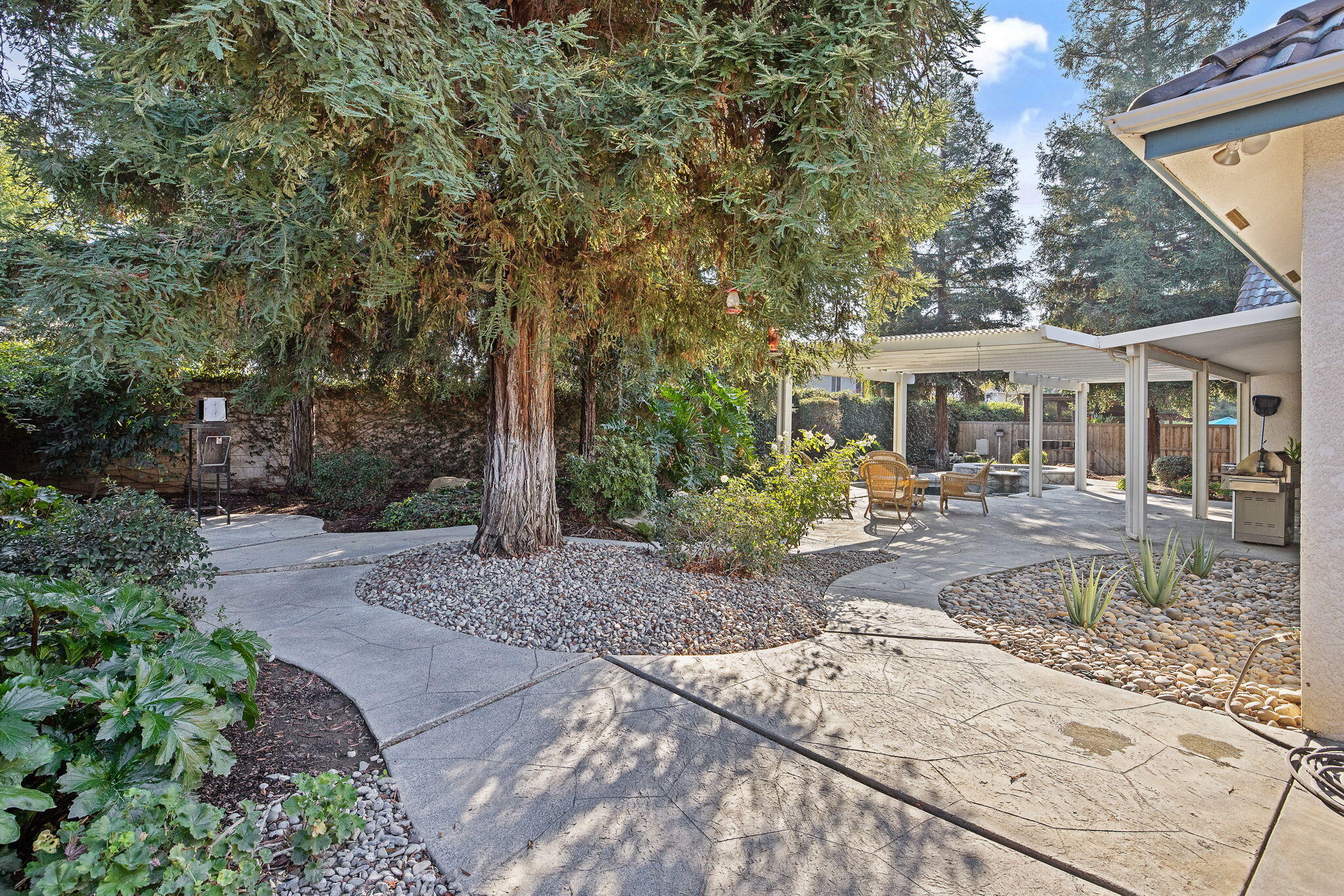 2637 E Laura Ct, Visalia, CA 93292