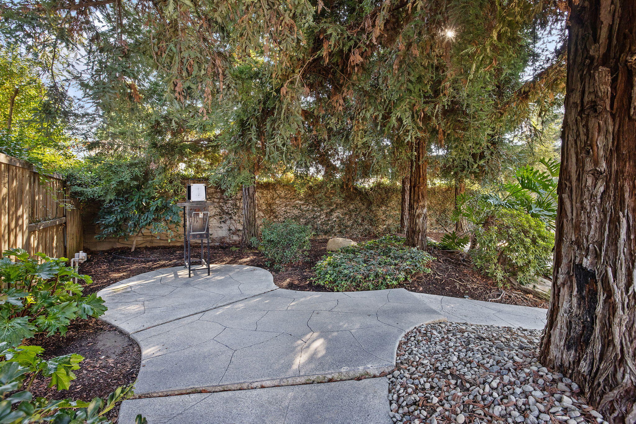 2637 E Laura Ct, Visalia, CA 93292