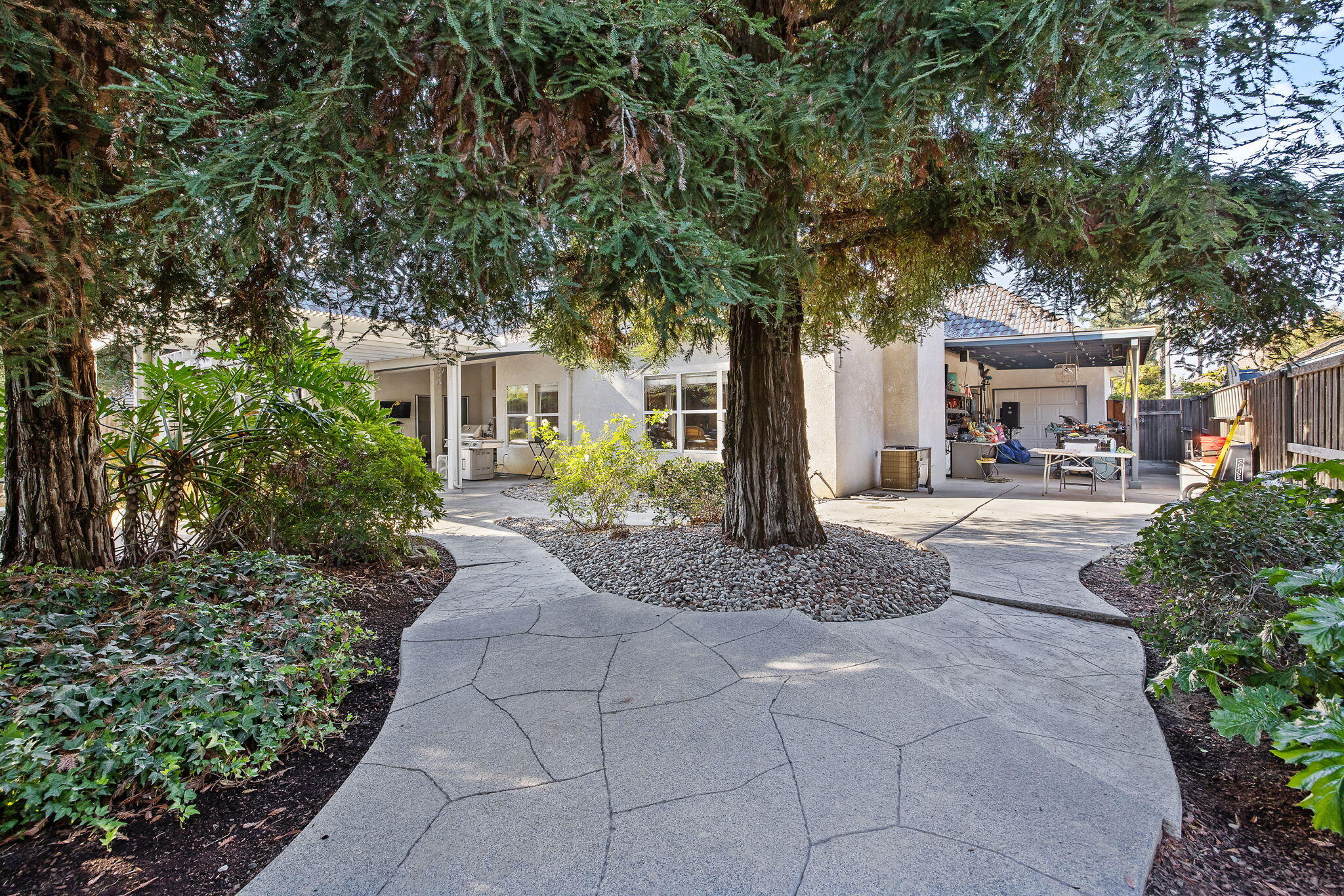 2637 E Laura Ct, Visalia, CA 93292