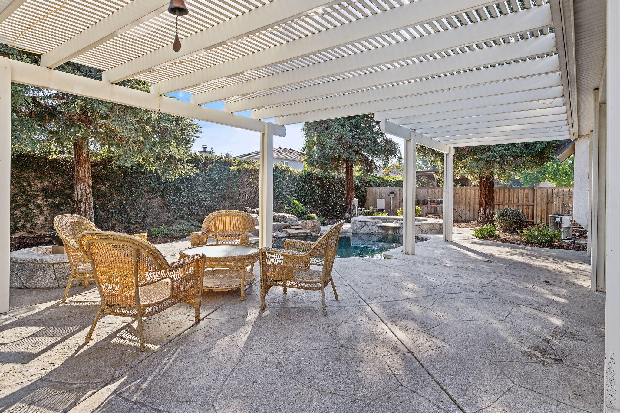 2637 E Laura Ct, Visalia, CA 93292