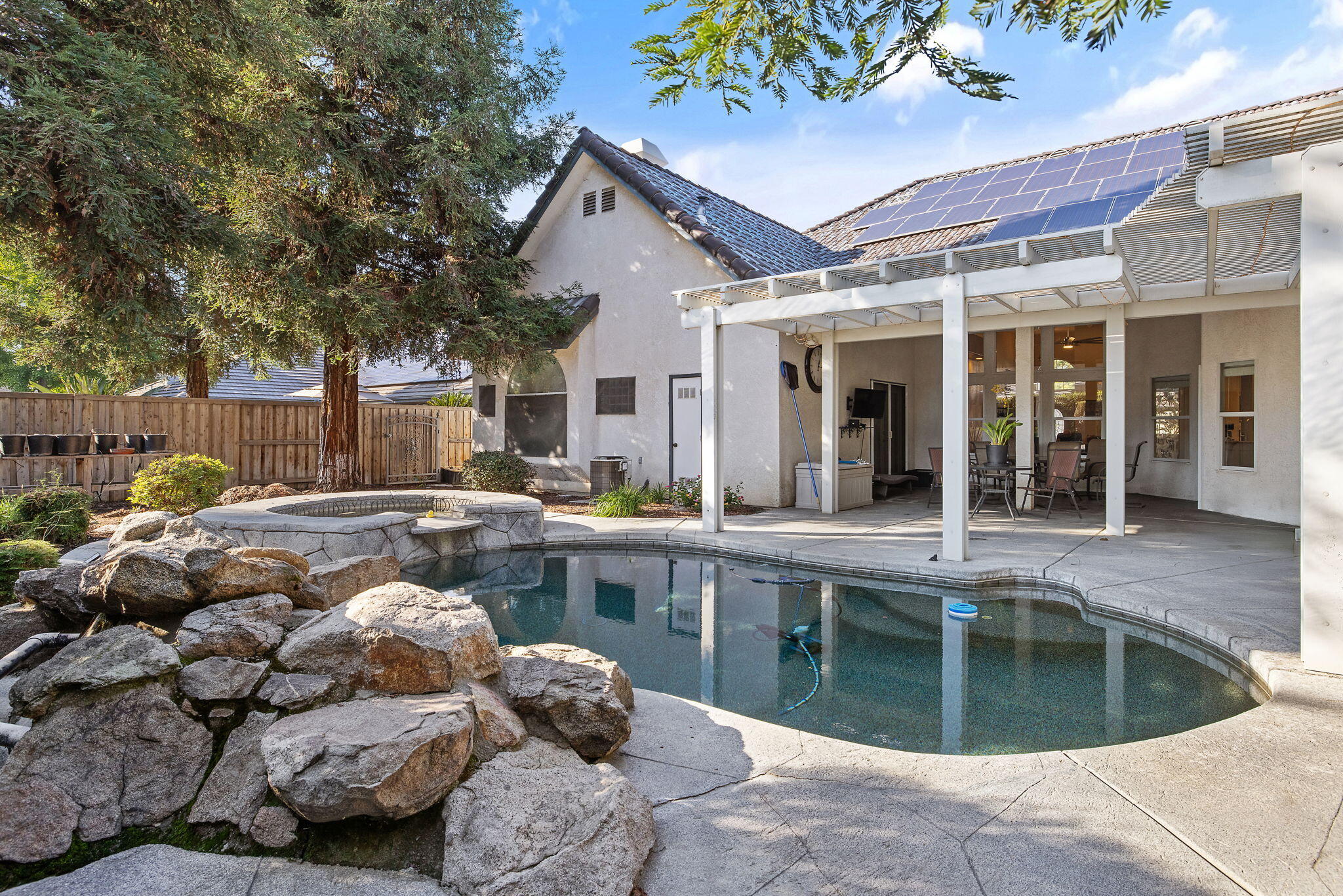 2637 E Laura Ct, Visalia, CA 93292