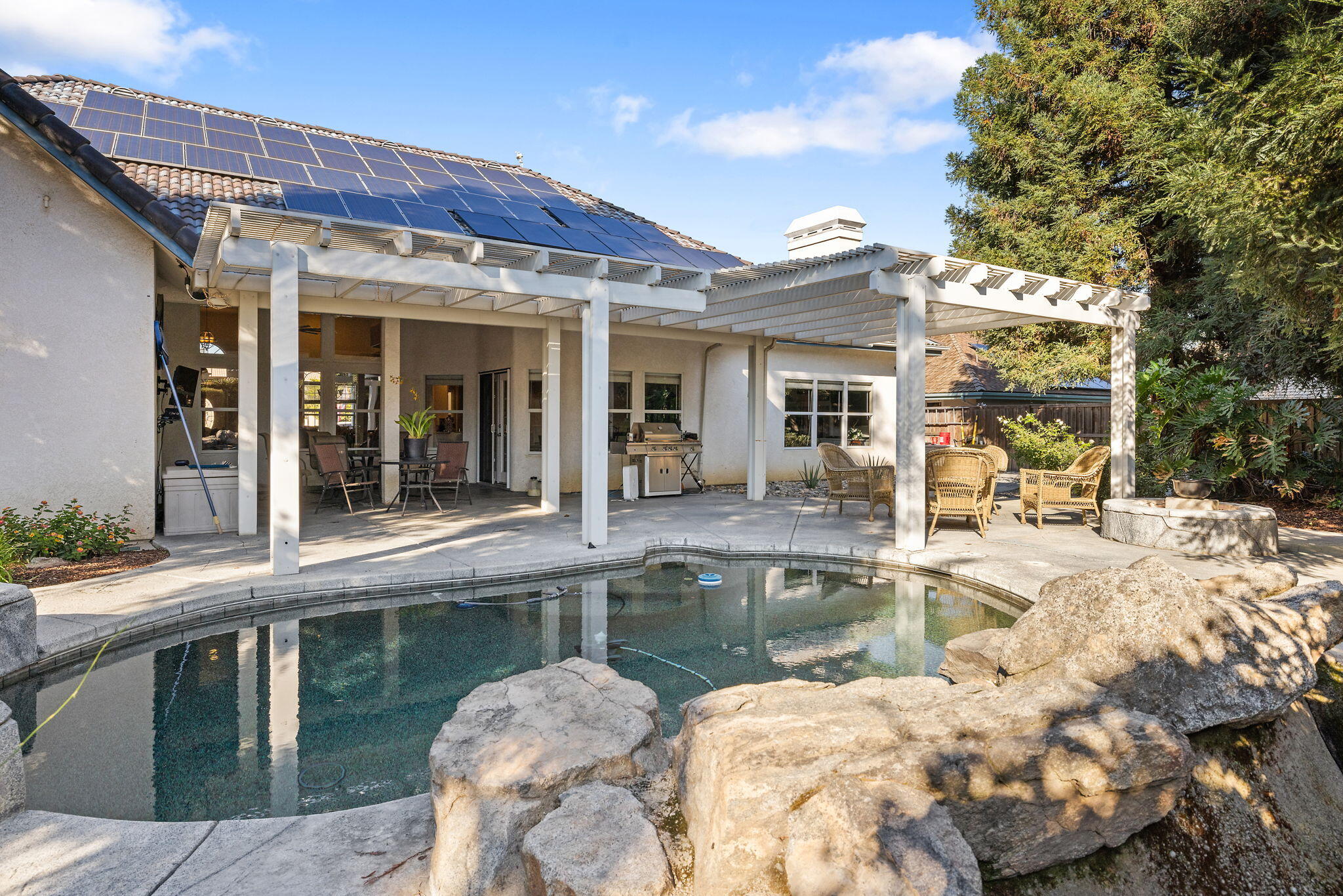 2637 E Laura Ct, Visalia, CA 93292