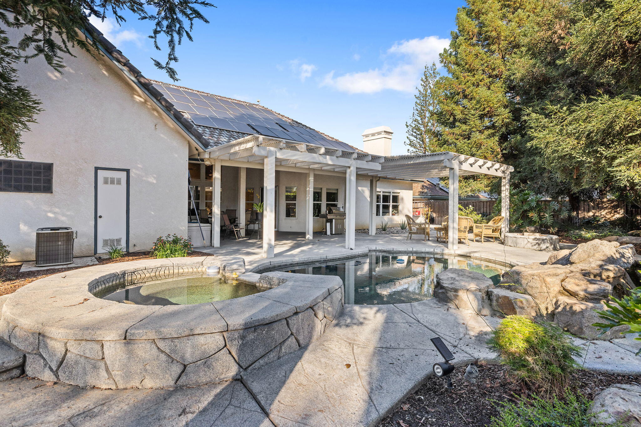 2637 E Laura Ct, Visalia, CA 93292